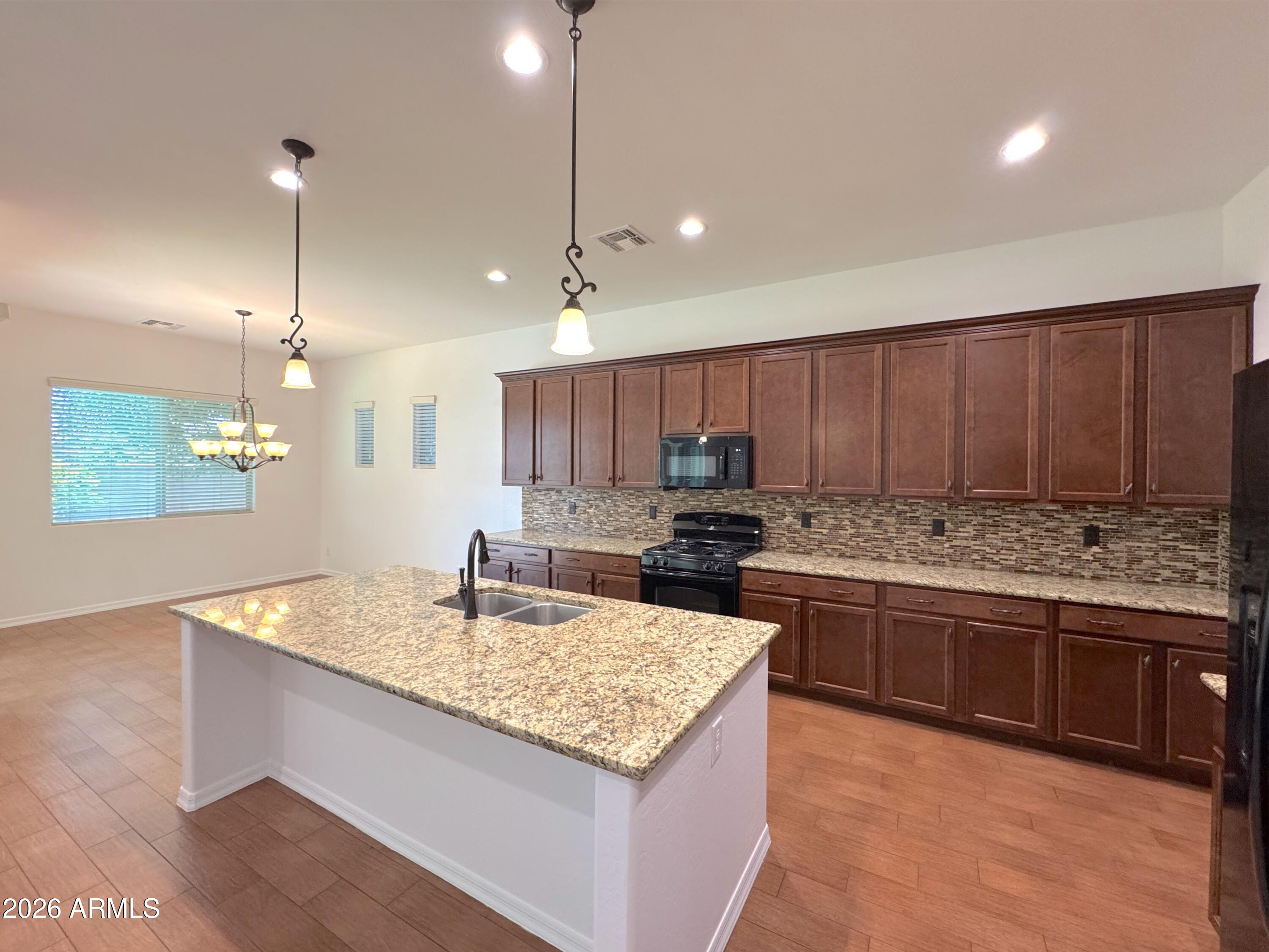 2557 E ORLEANS Drive