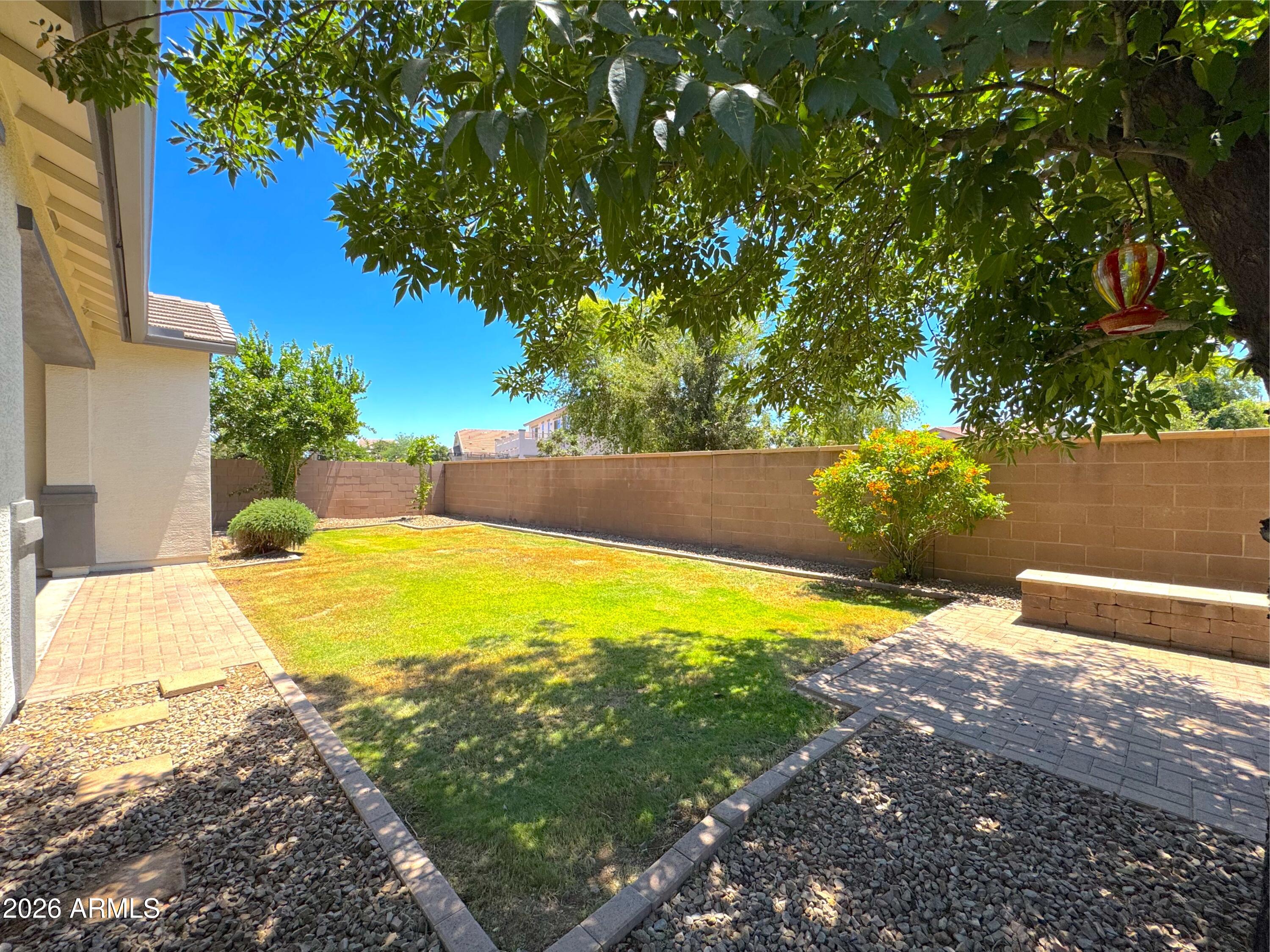 2557 E ORLEANS Drive