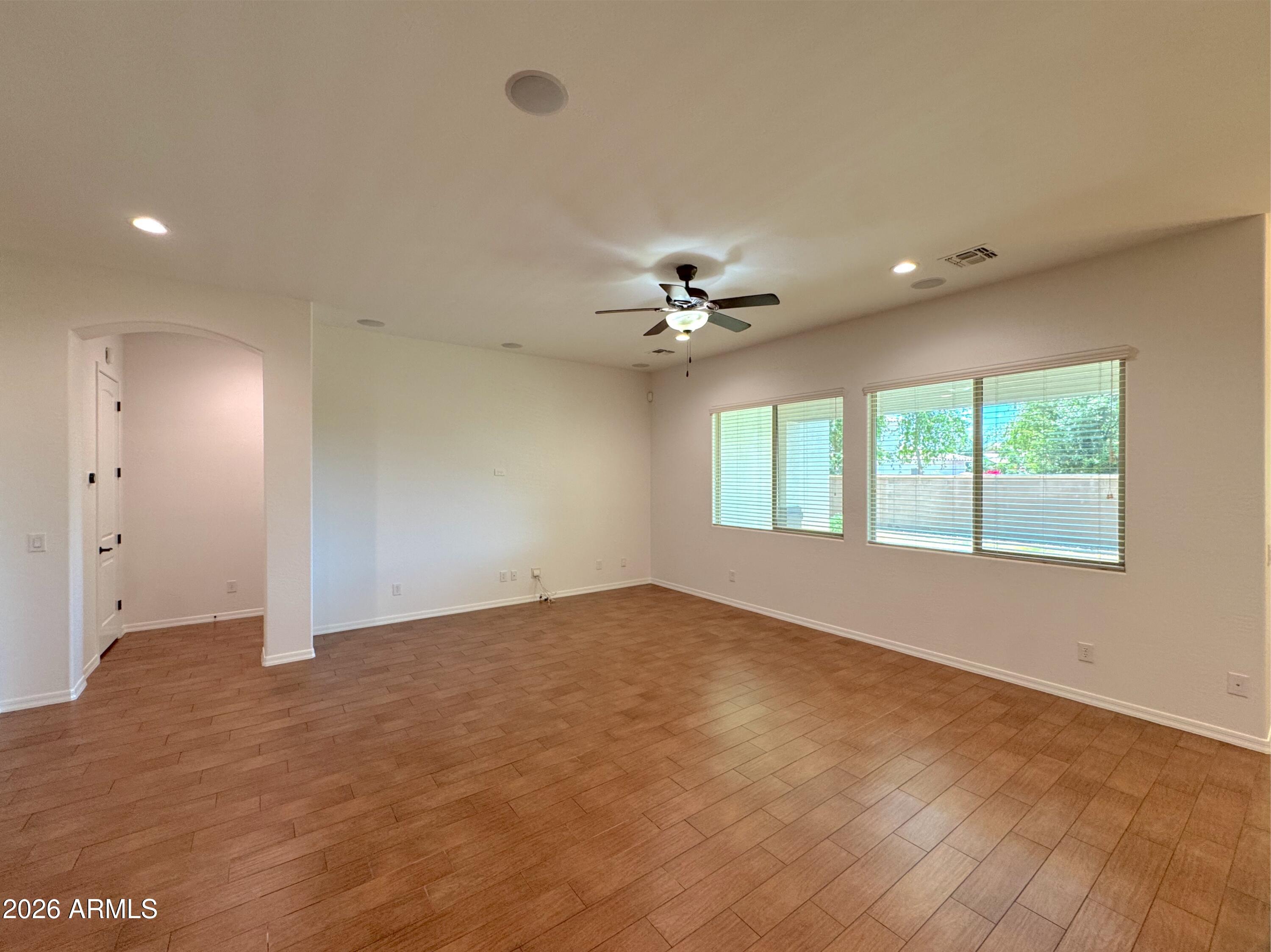 2557 E ORLEANS Drive
