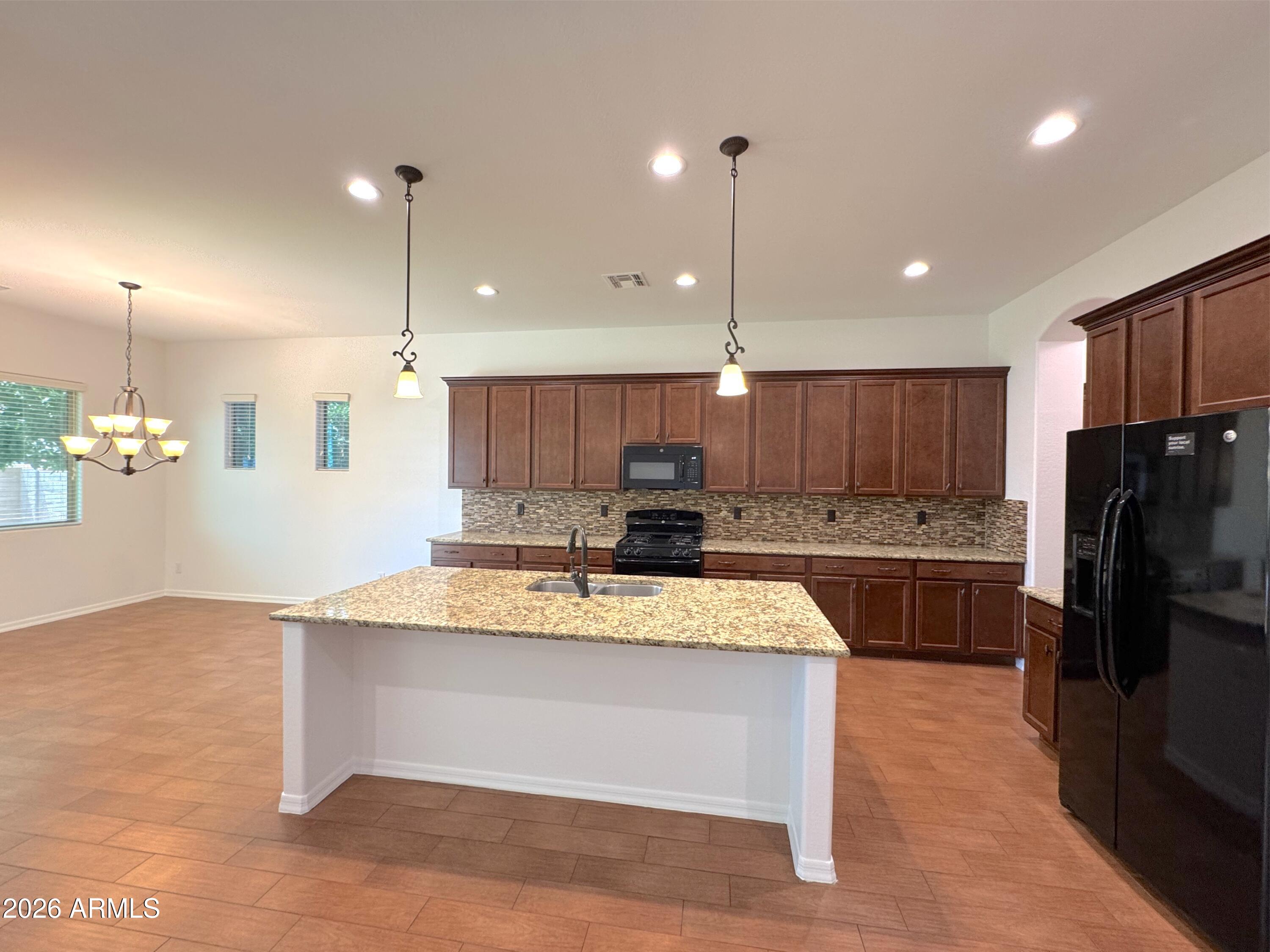 2557 E ORLEANS Drive