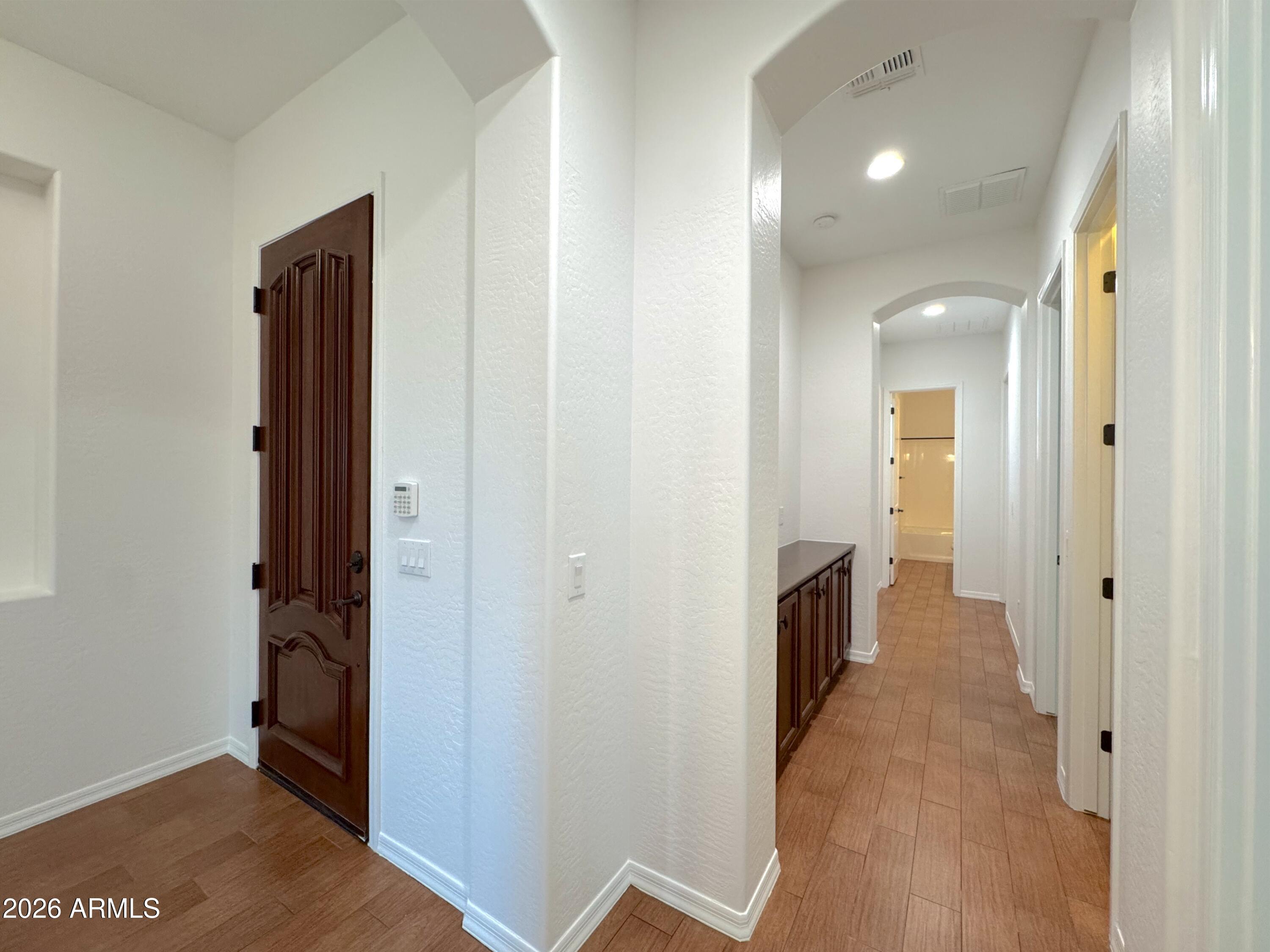 2557 E ORLEANS Drive