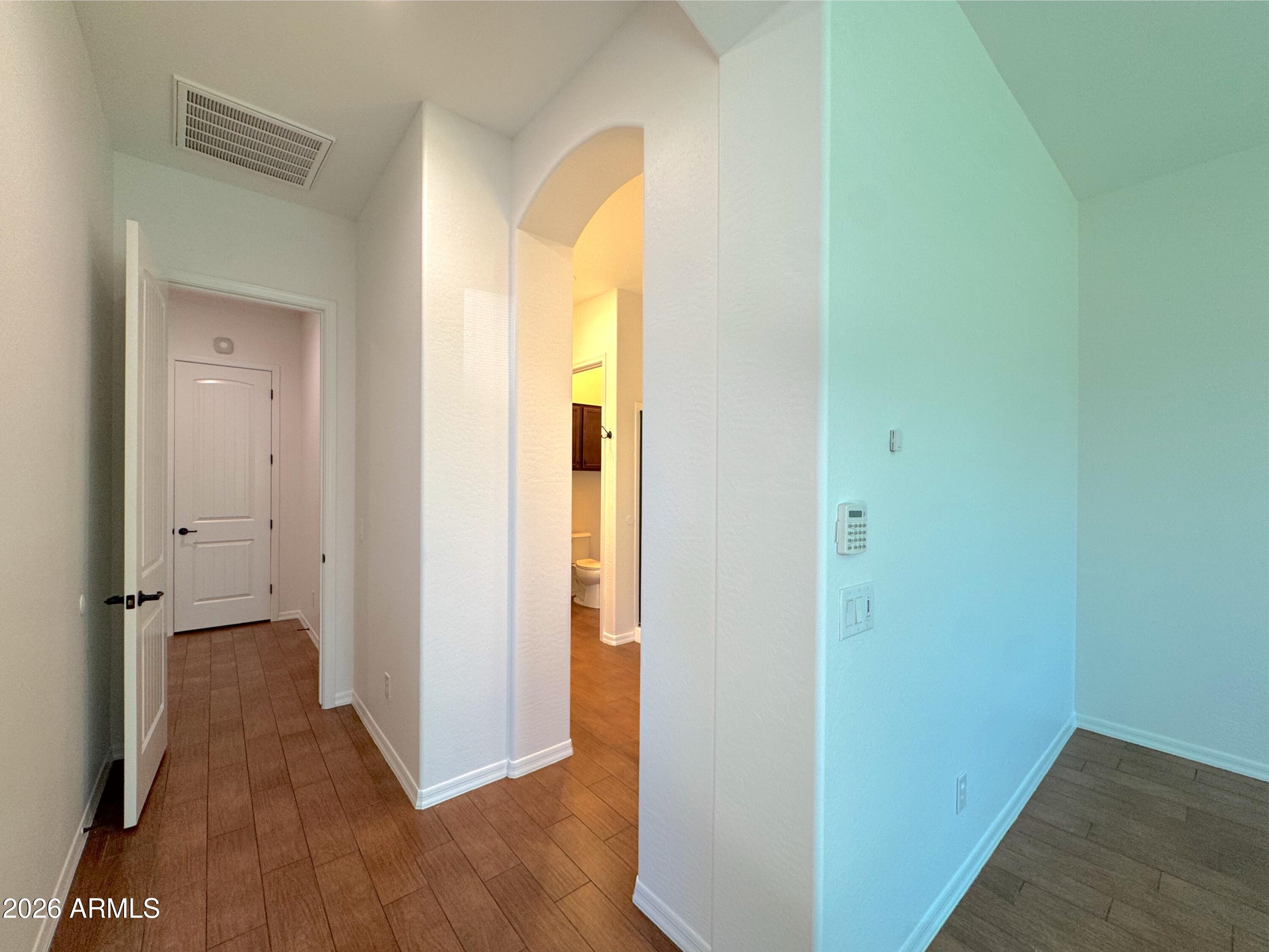 2557 E ORLEANS Drive