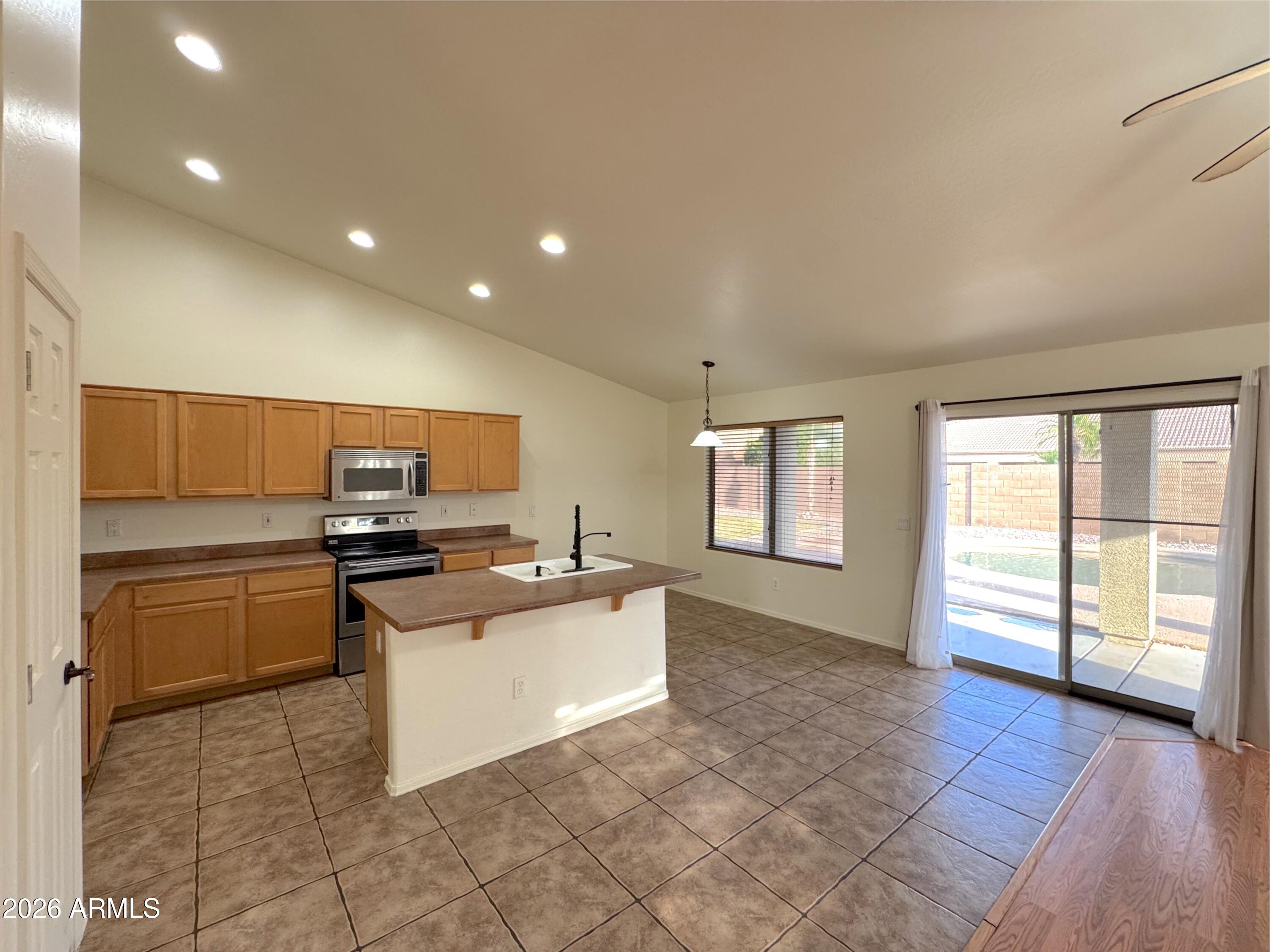 8621 E OLLA Avenue