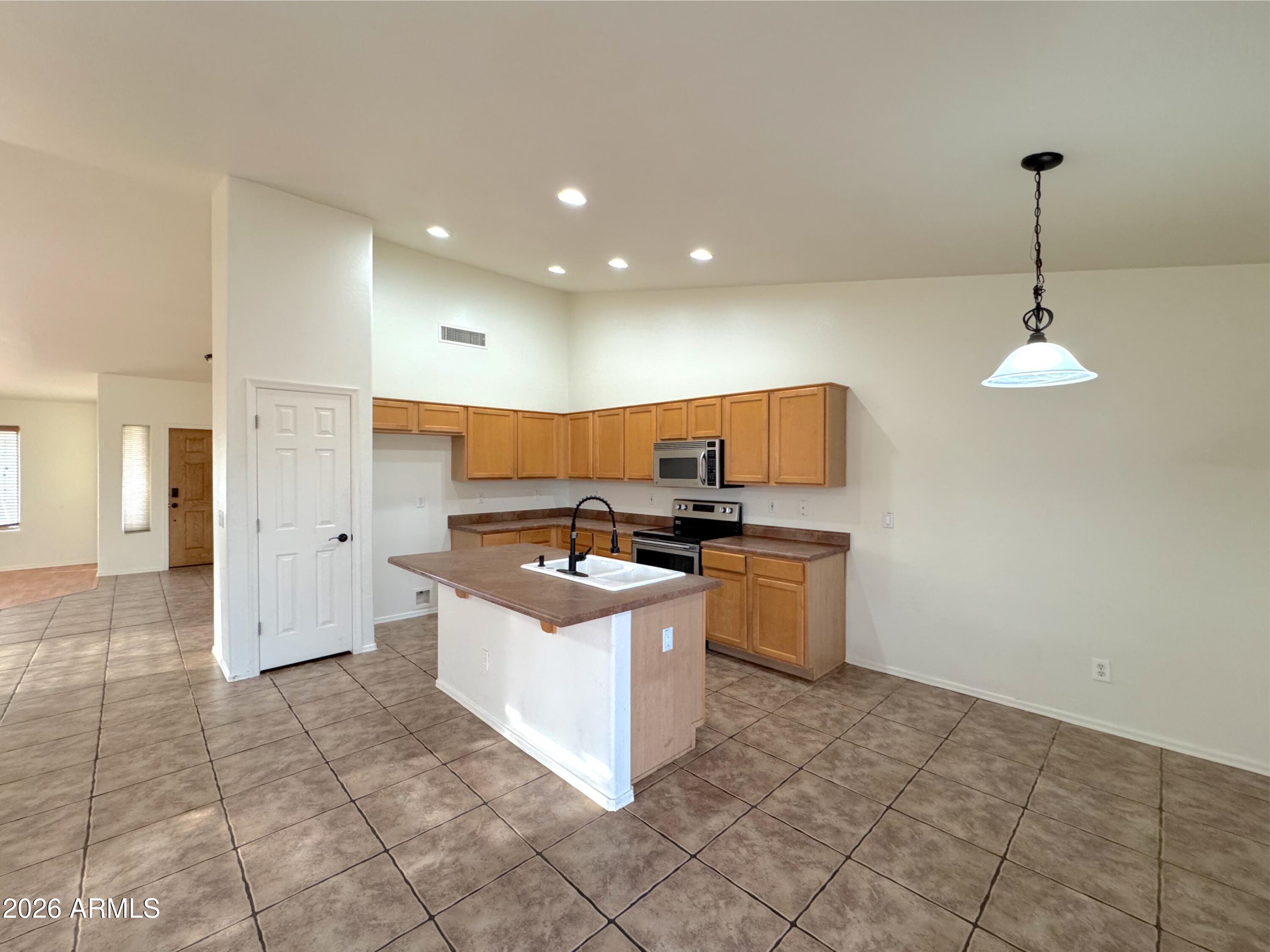 8621 E OLLA Avenue