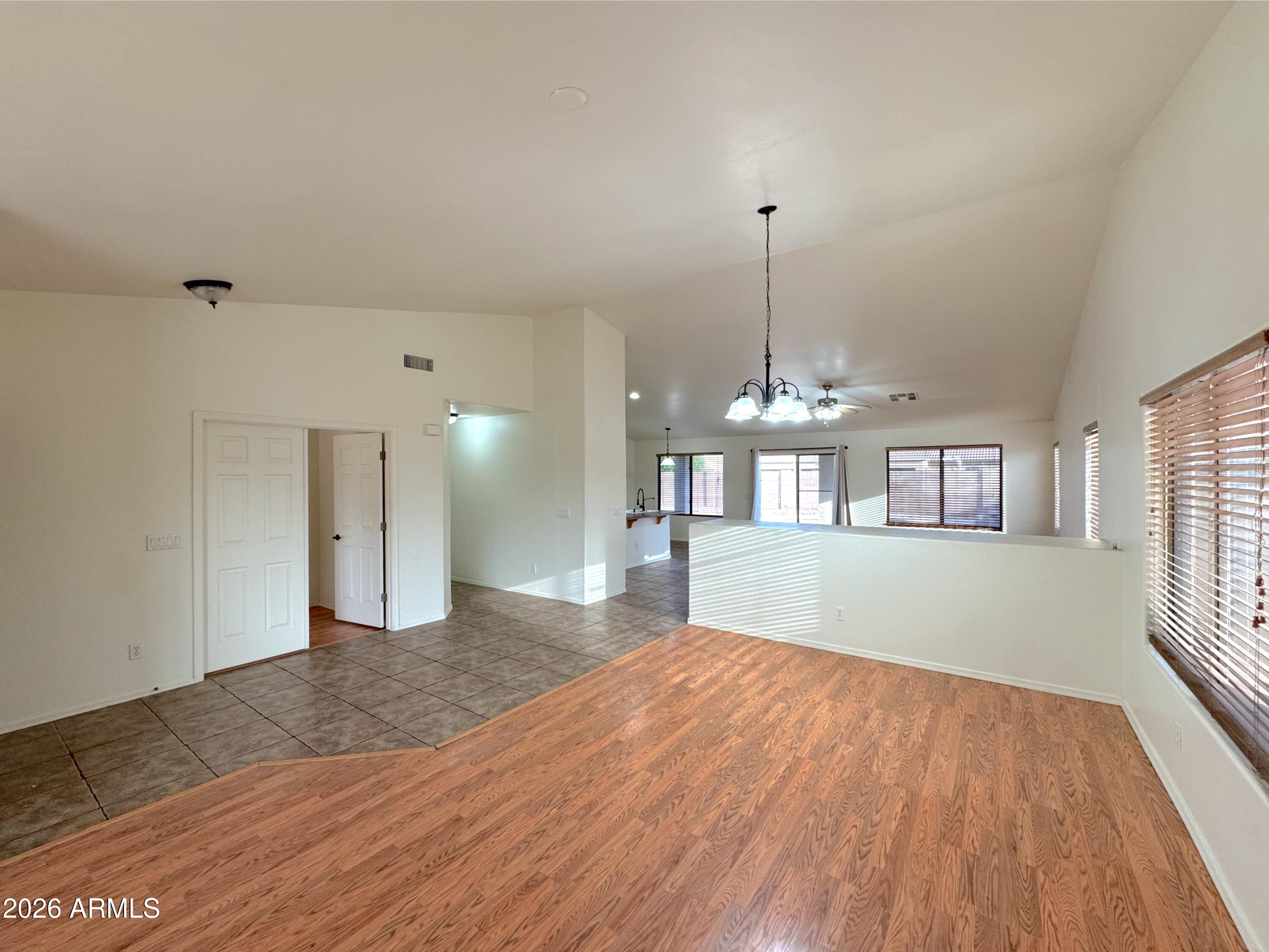 8621 E OLLA Avenue