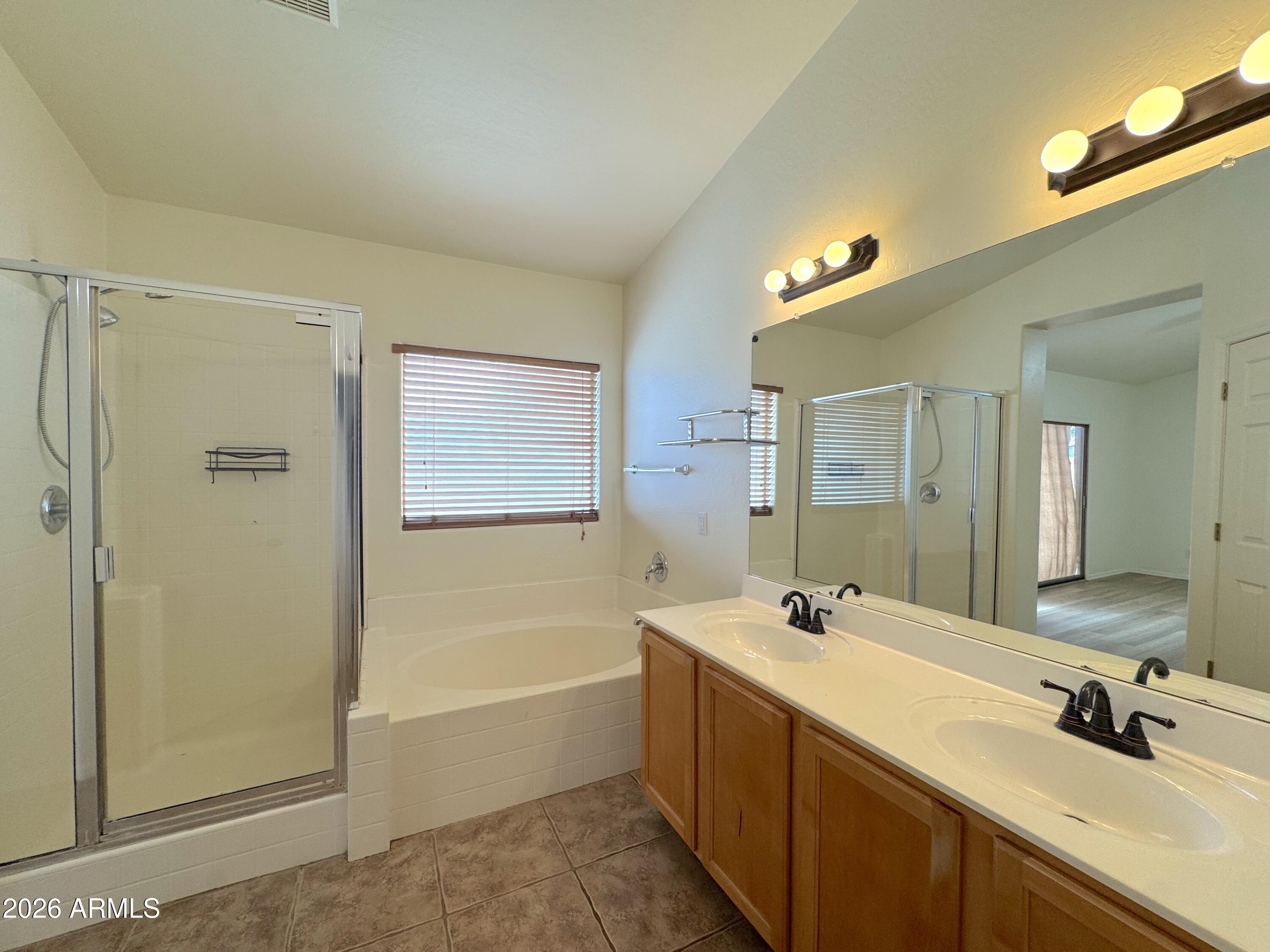 8621 E OLLA Avenue