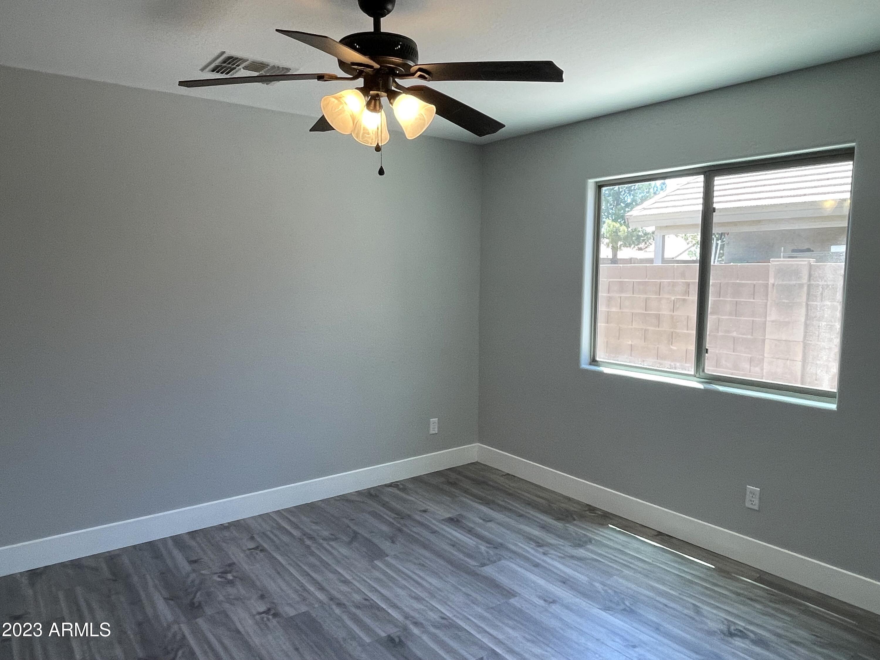 1731 E JEANNE Lane