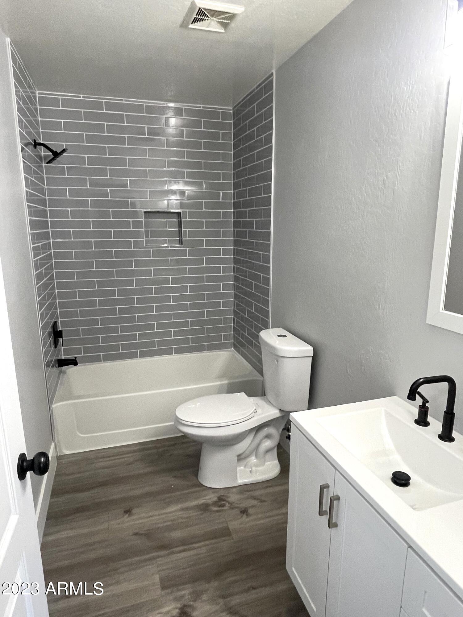 1731 E JEANNE Lane