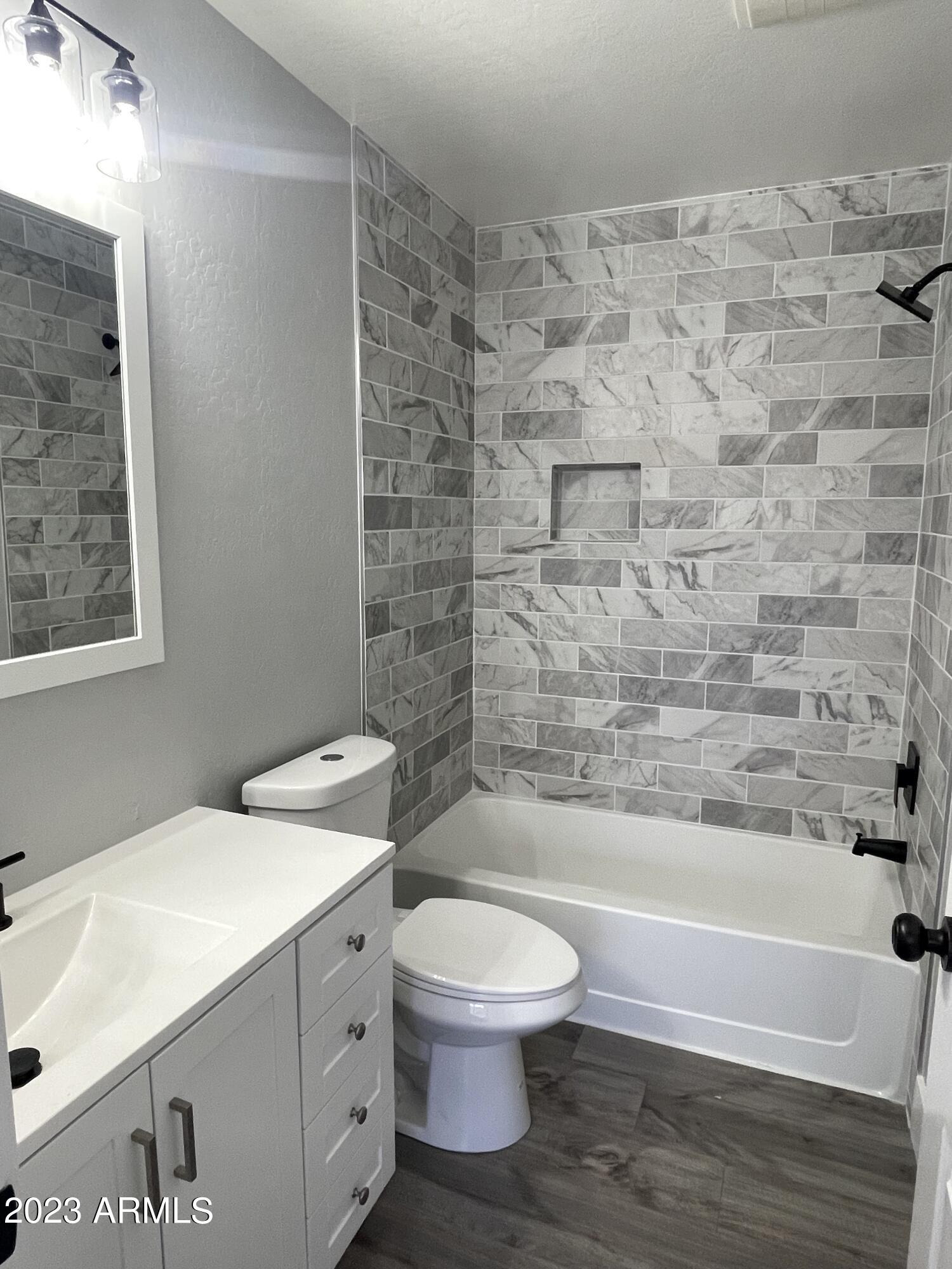 1731 E JEANNE Lane