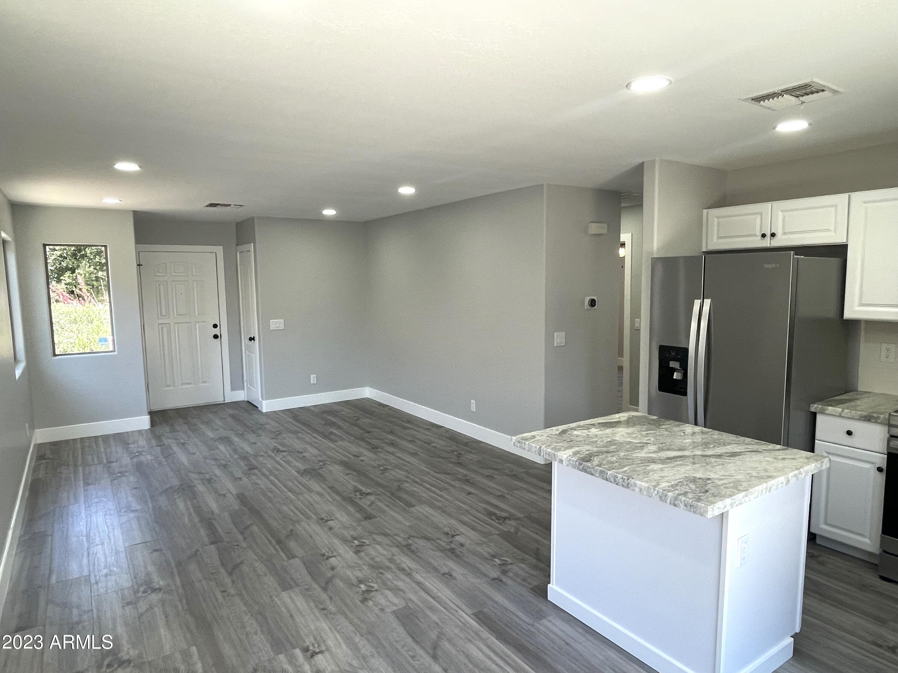 1731 E JEANNE Lane