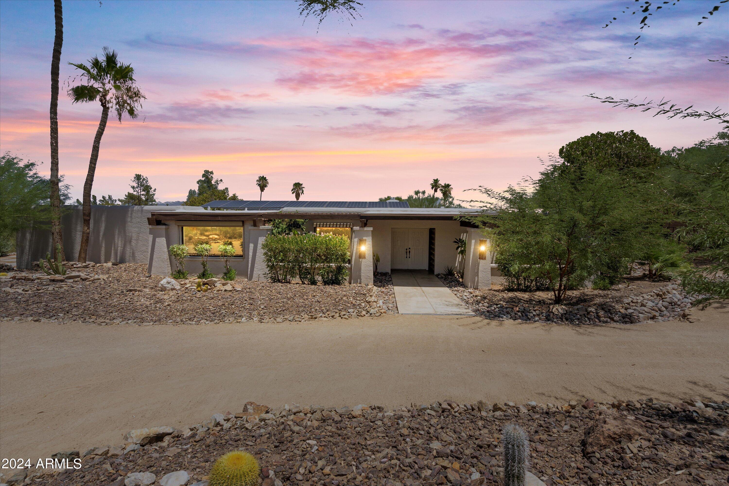 8621 N STARLING Lane