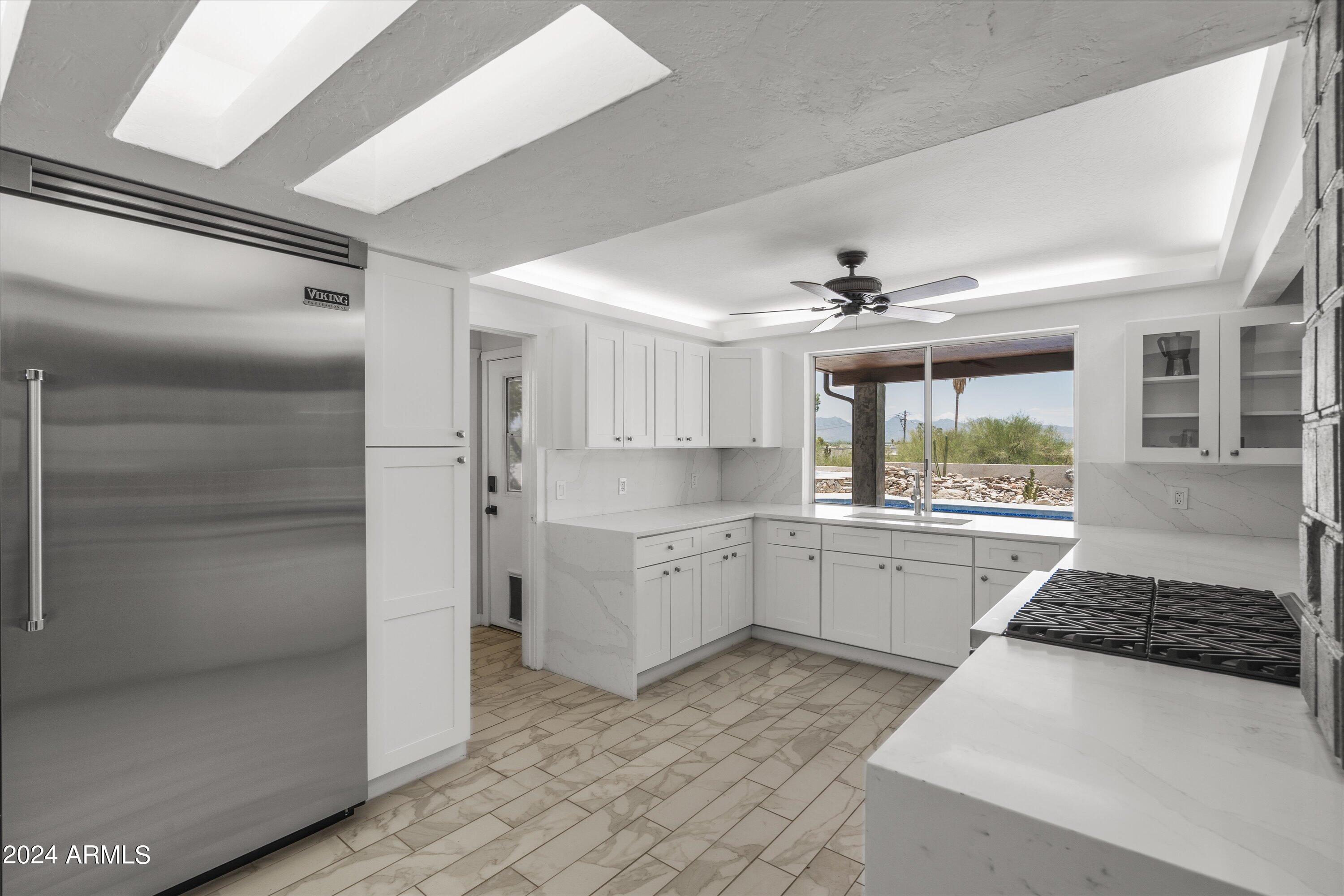 8621 N STARLING Lane