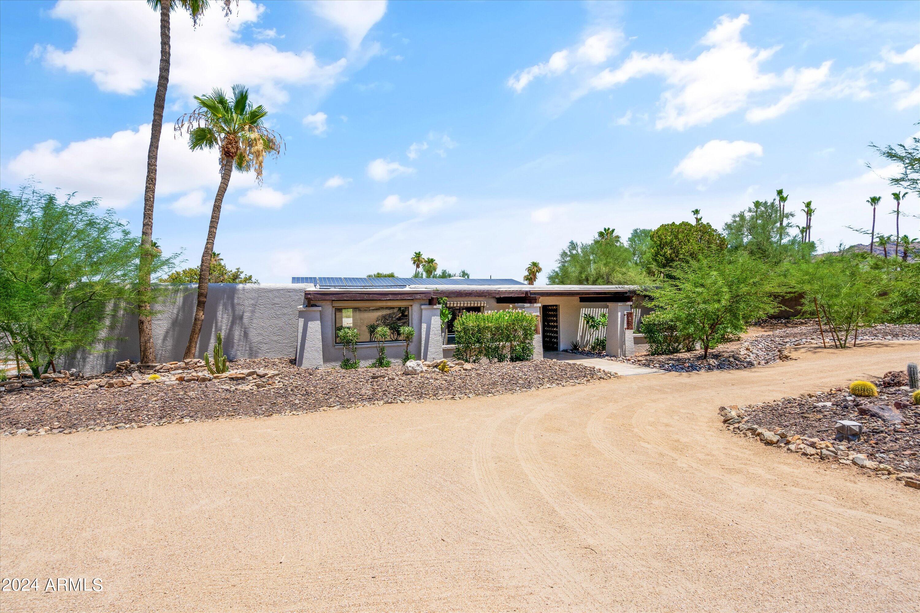 8621 N STARLING Lane