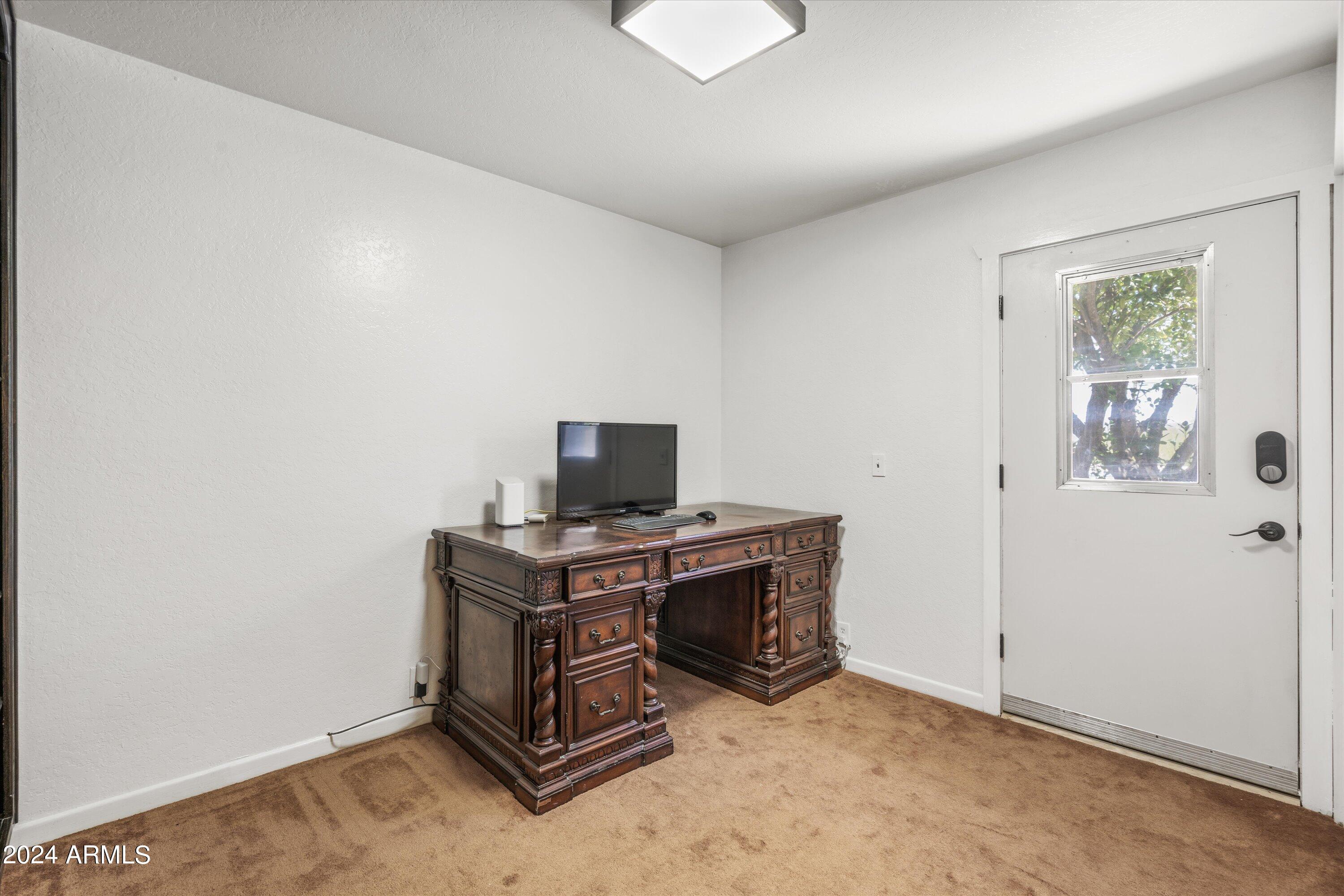 8621 N STARLING Lane