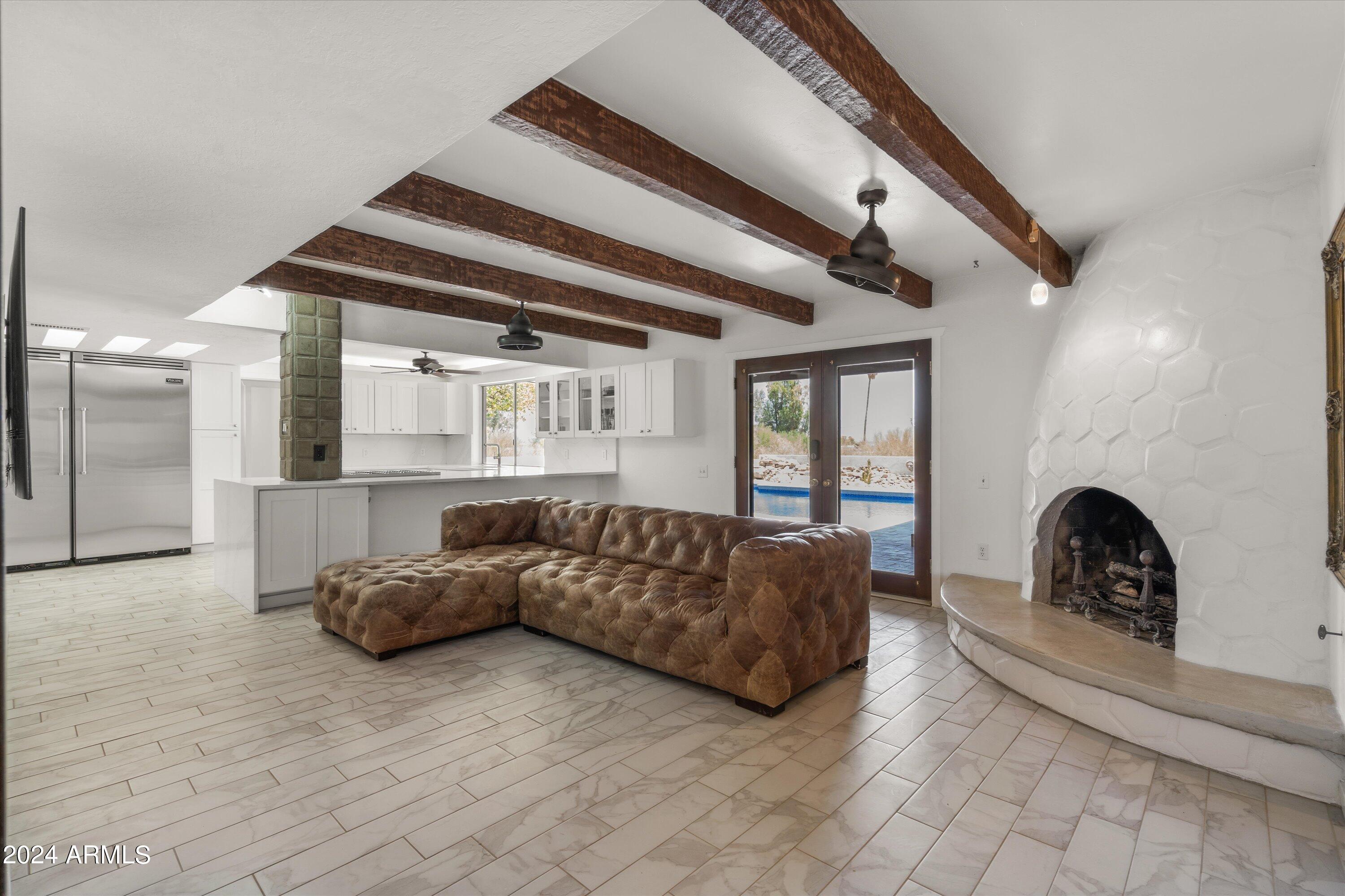 8621 N STARLING Lane