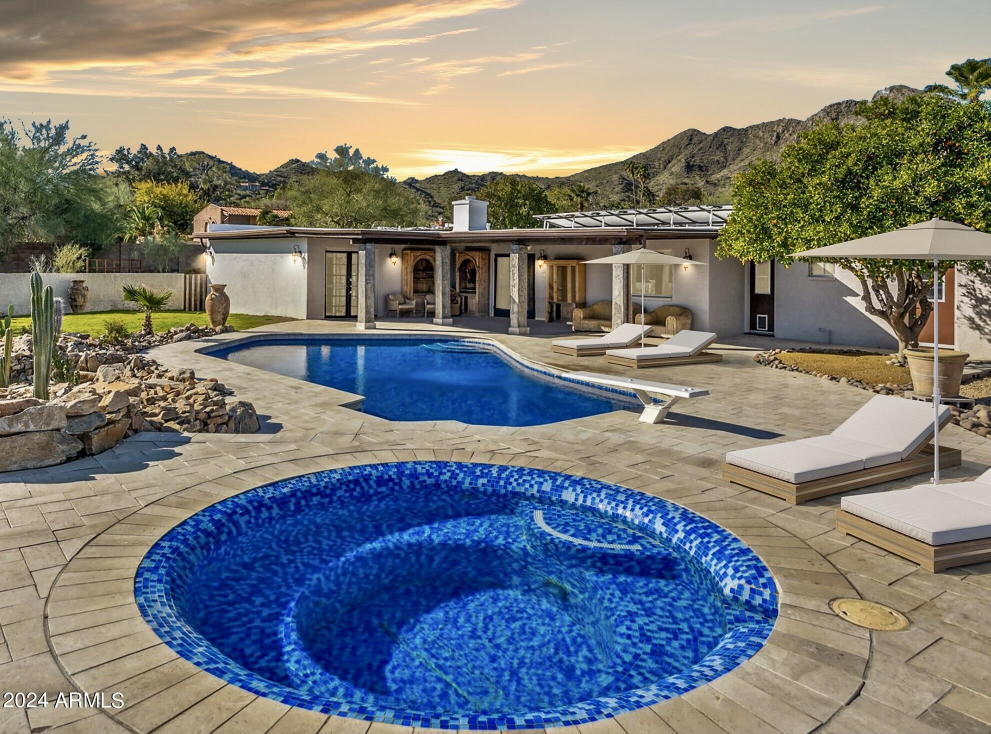 8621 N STARLING Lane