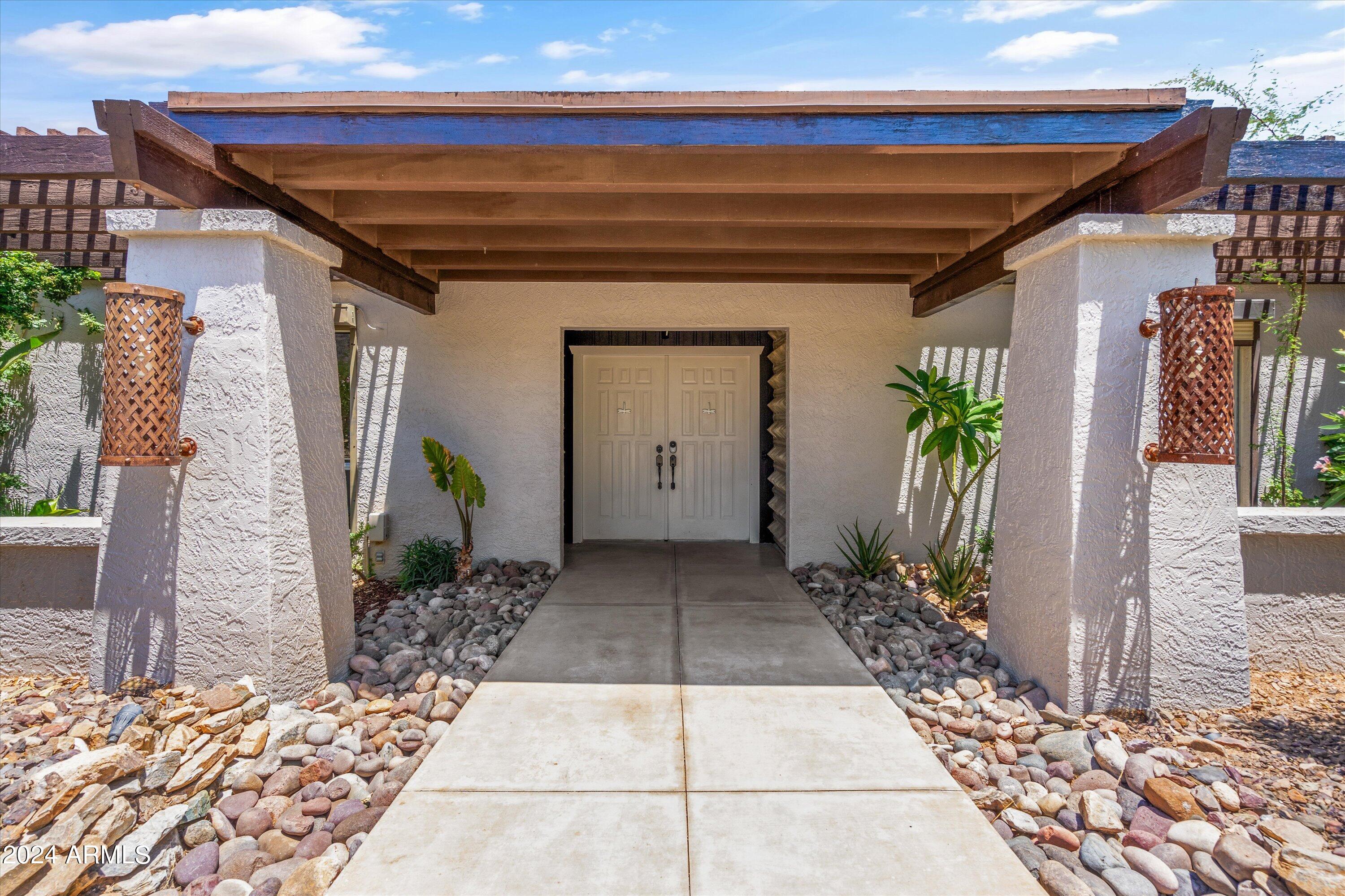 8621 N STARLING Lane