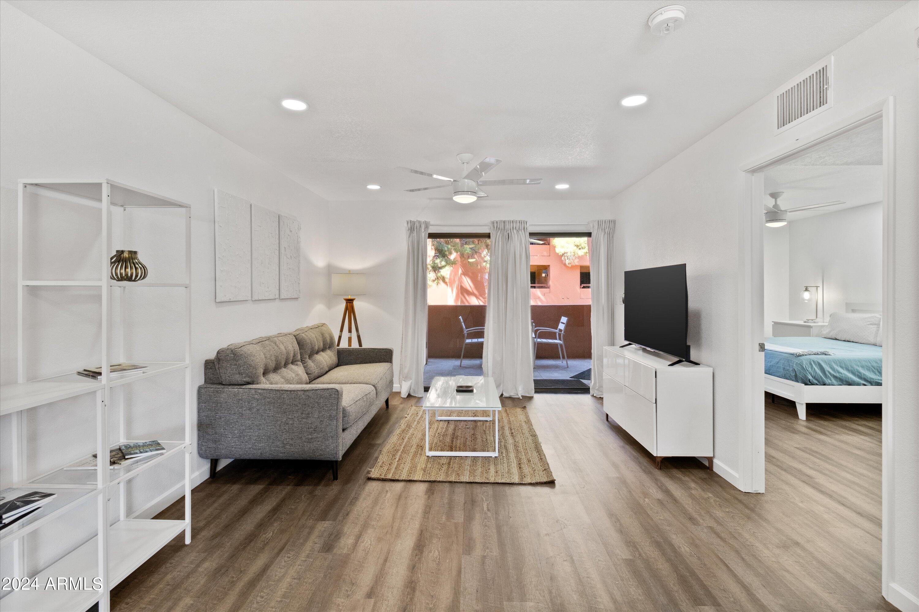 12212 N Paradise Vlg Parkway S, 212