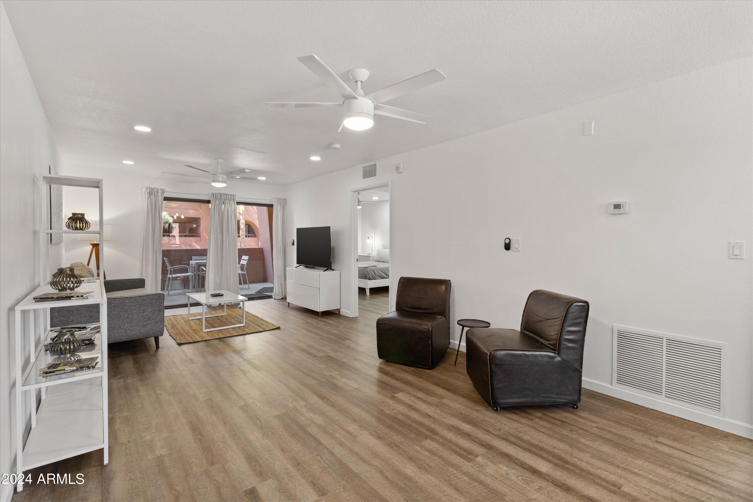 12212 N Paradise Vlg Parkway S, 212