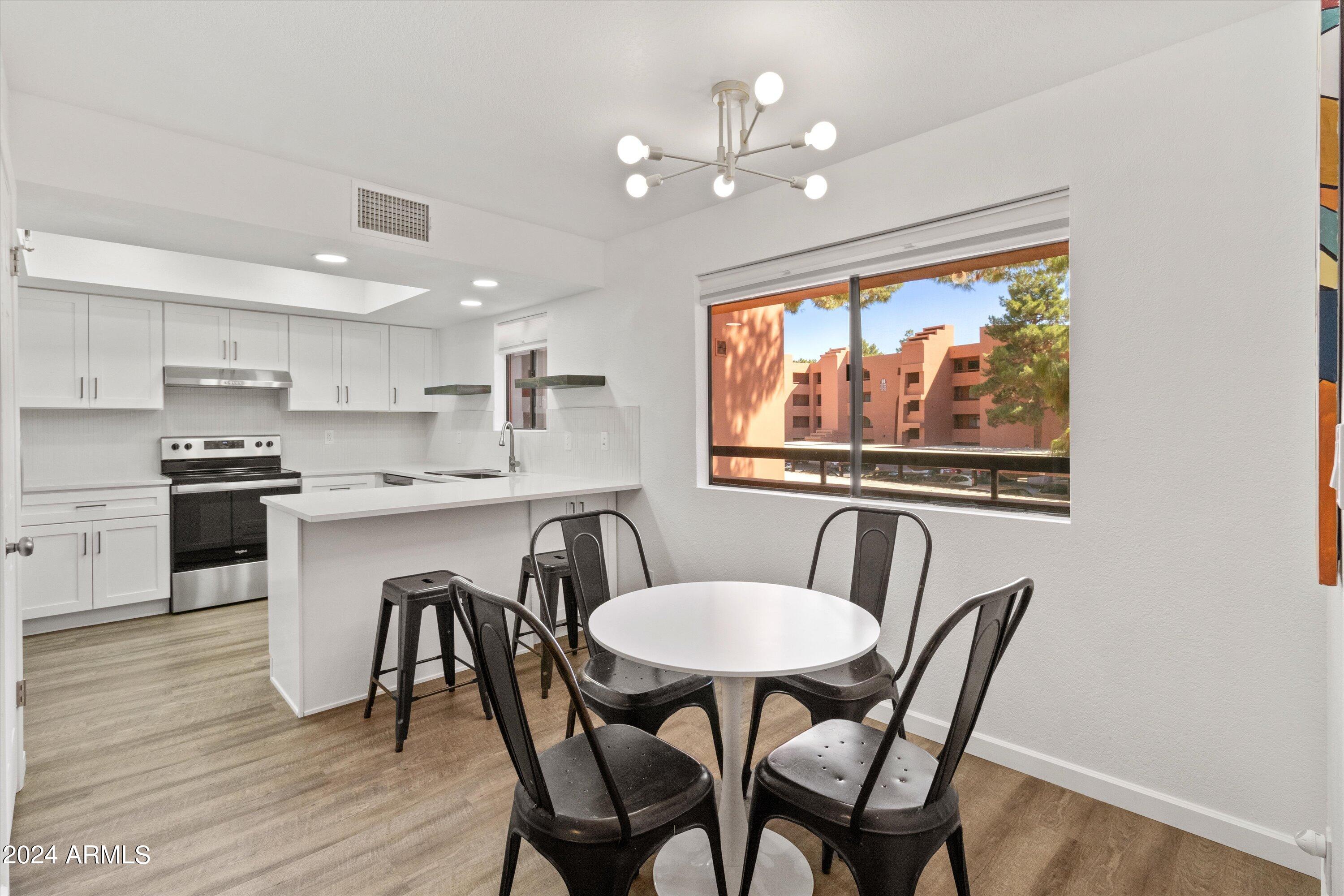 12212 N Paradise Vlg Parkway S, 212