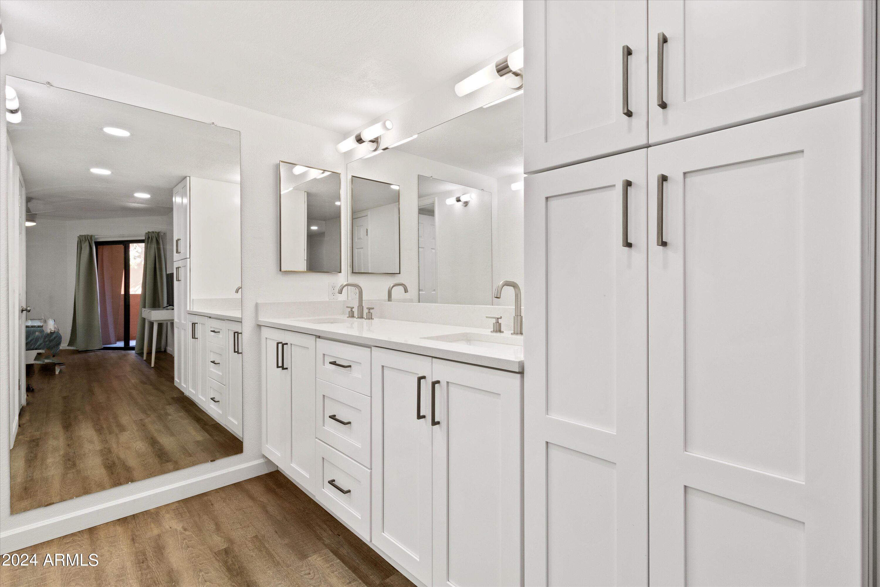 12212 N Paradise Vlg Parkway S, 212