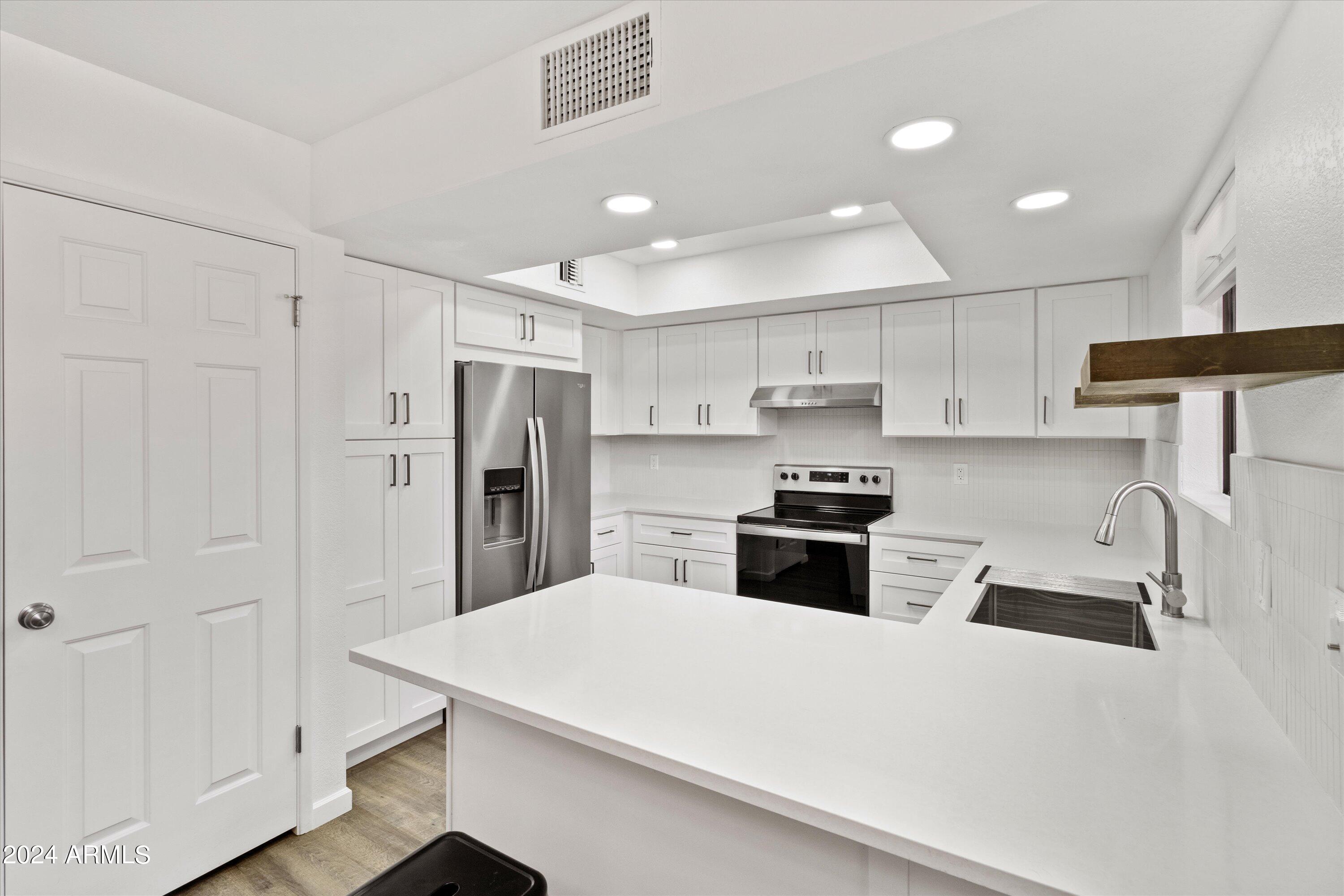 12212 N Paradise Vlg Parkway S, 212