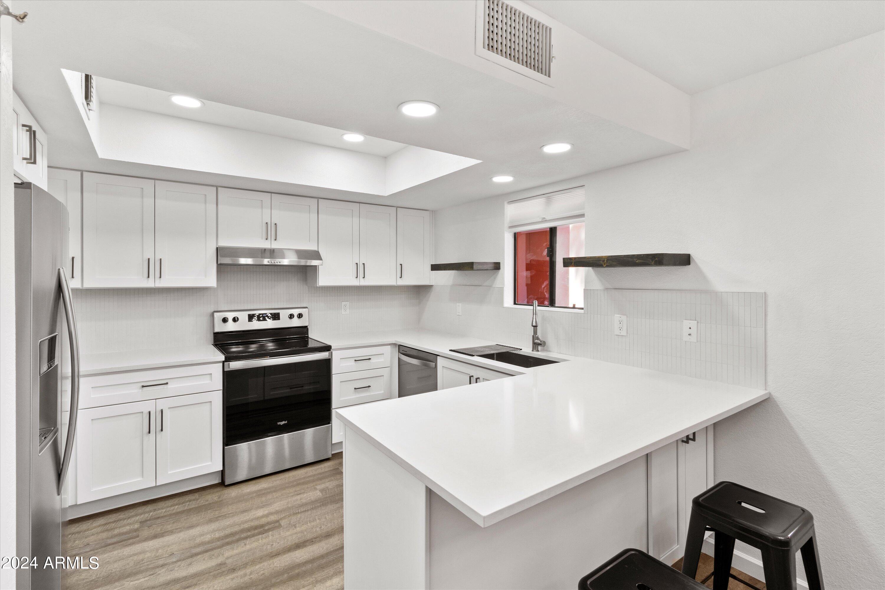 12212 N Paradise Vlg Parkway S, 212