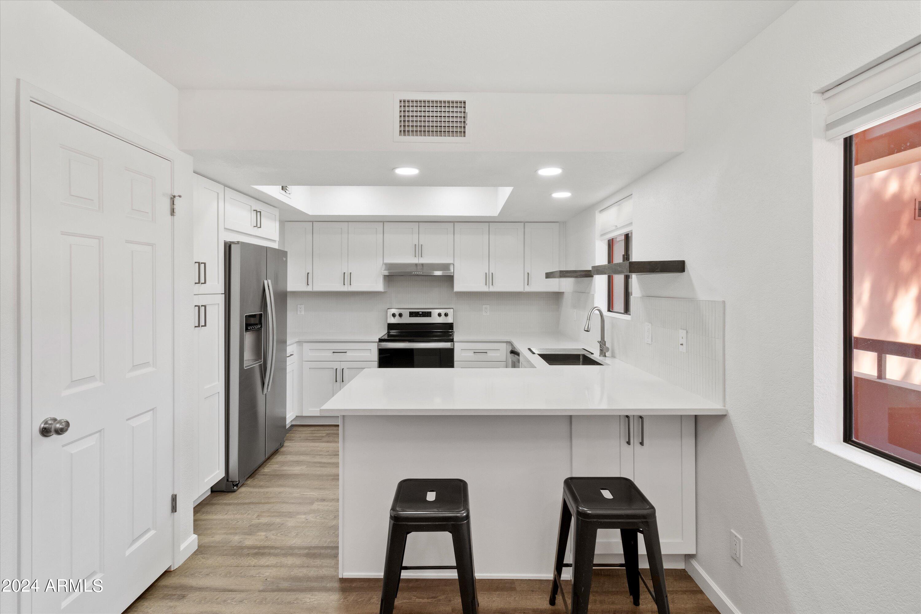 12212 N Paradise Vlg Parkway S, 212