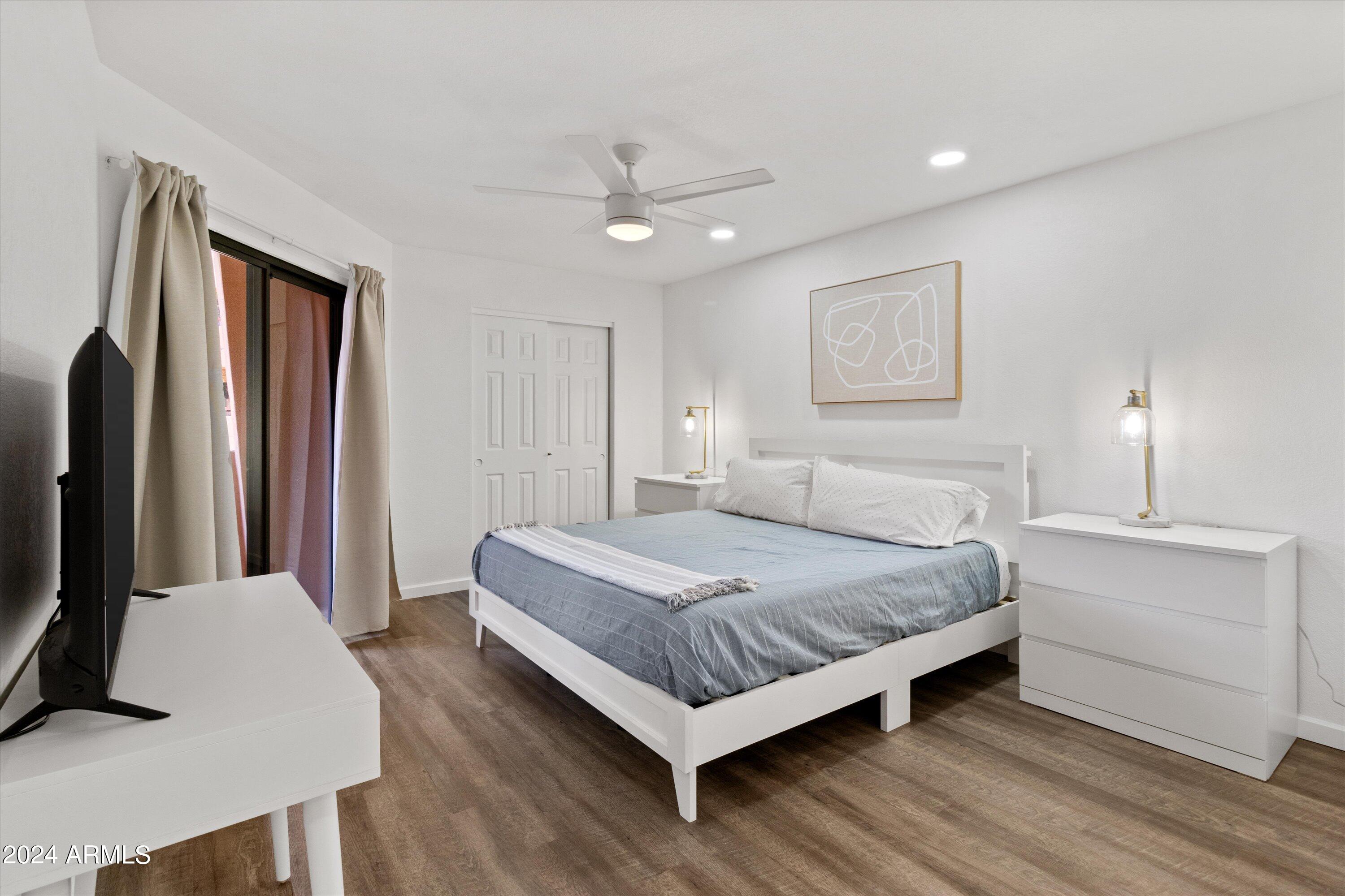 12212 N Paradise Vlg Parkway S, 212