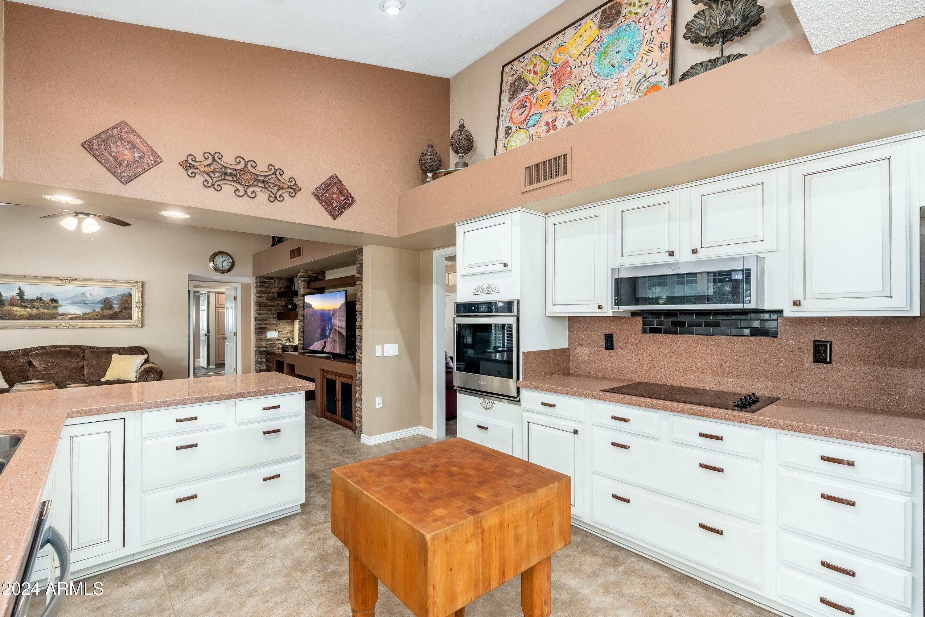 21015 N DESERT SANDS Drive