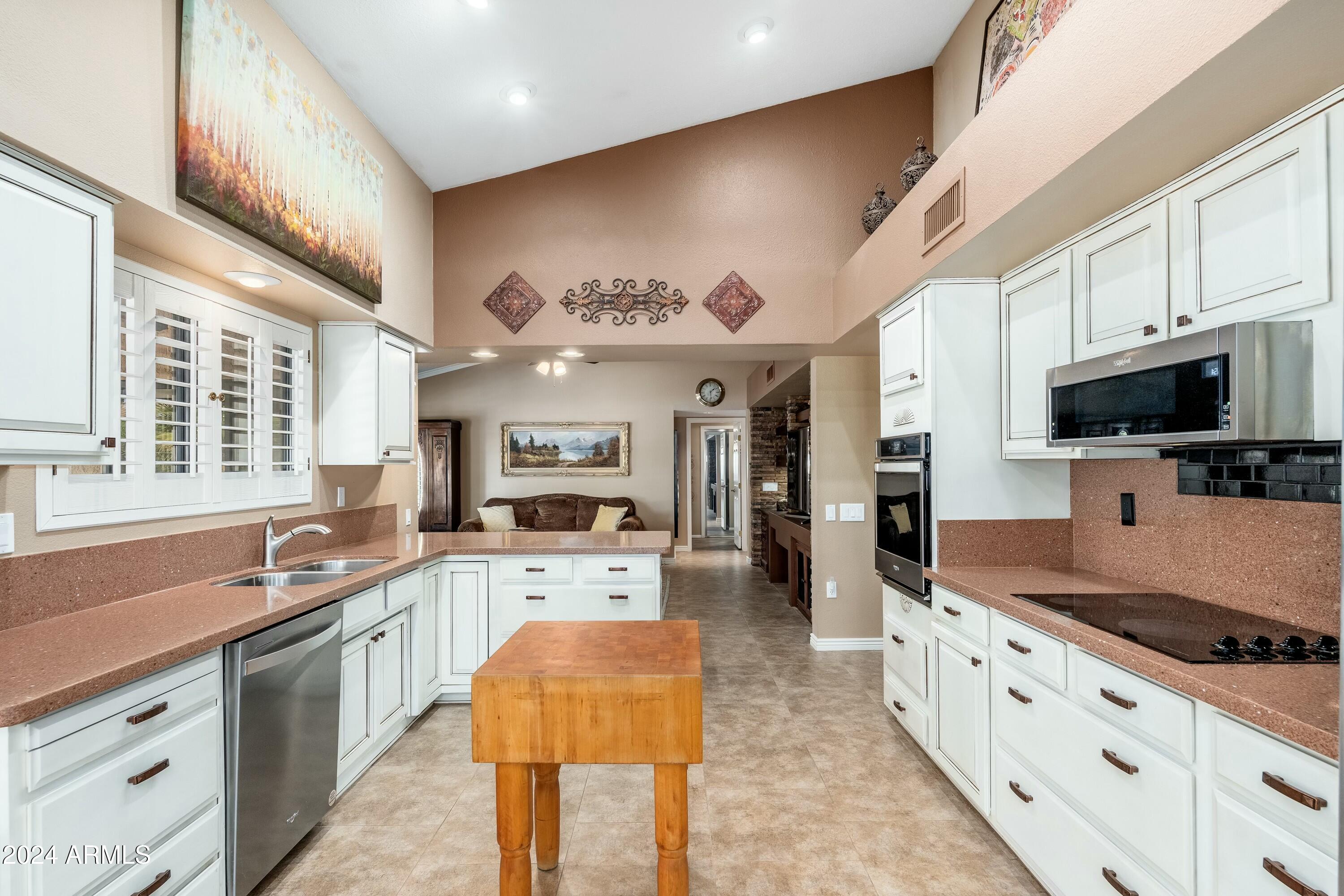 21015 N DESERT SANDS Drive
