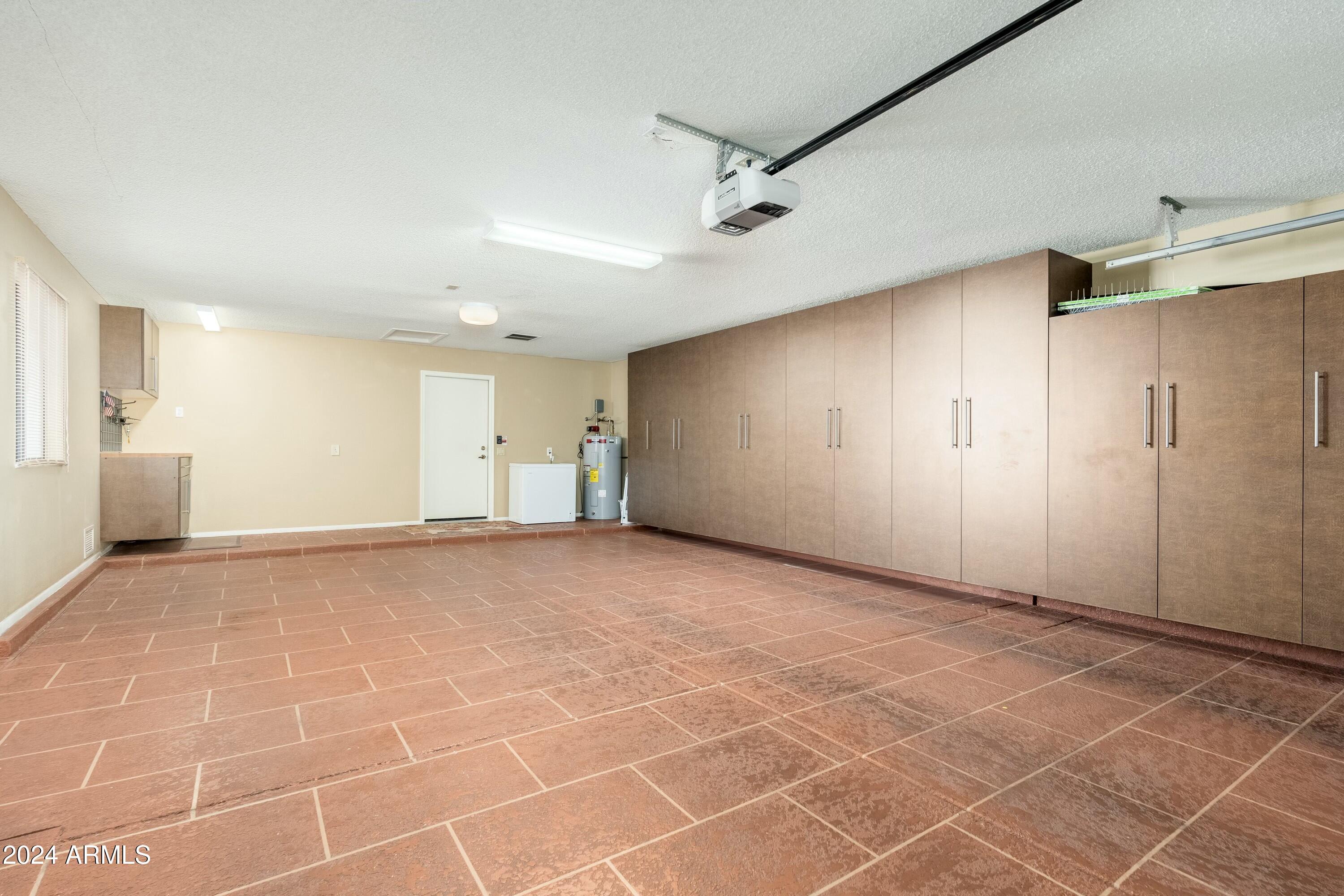 21015 N DESERT SANDS Drive