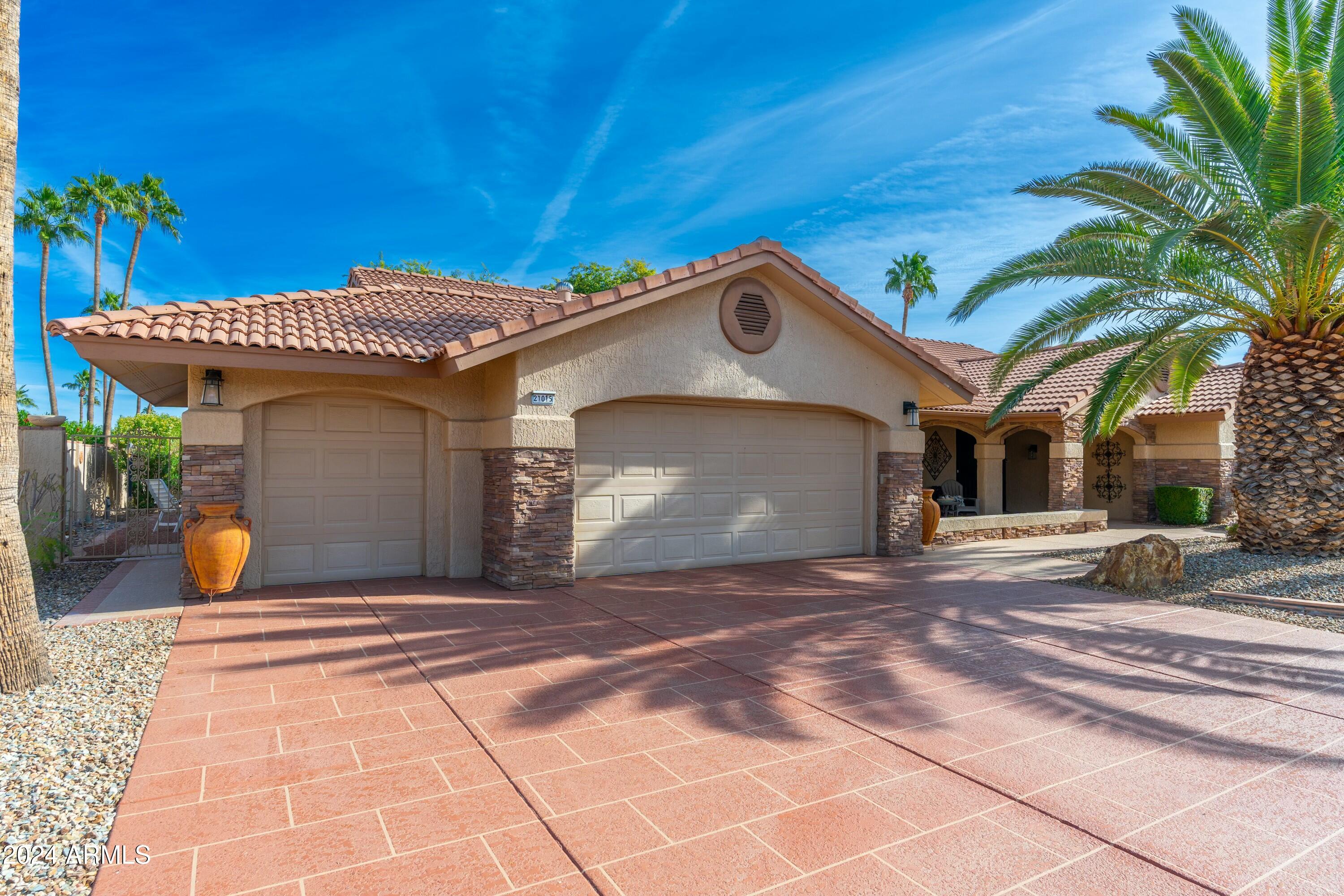 21015 N DESERT SANDS Drive