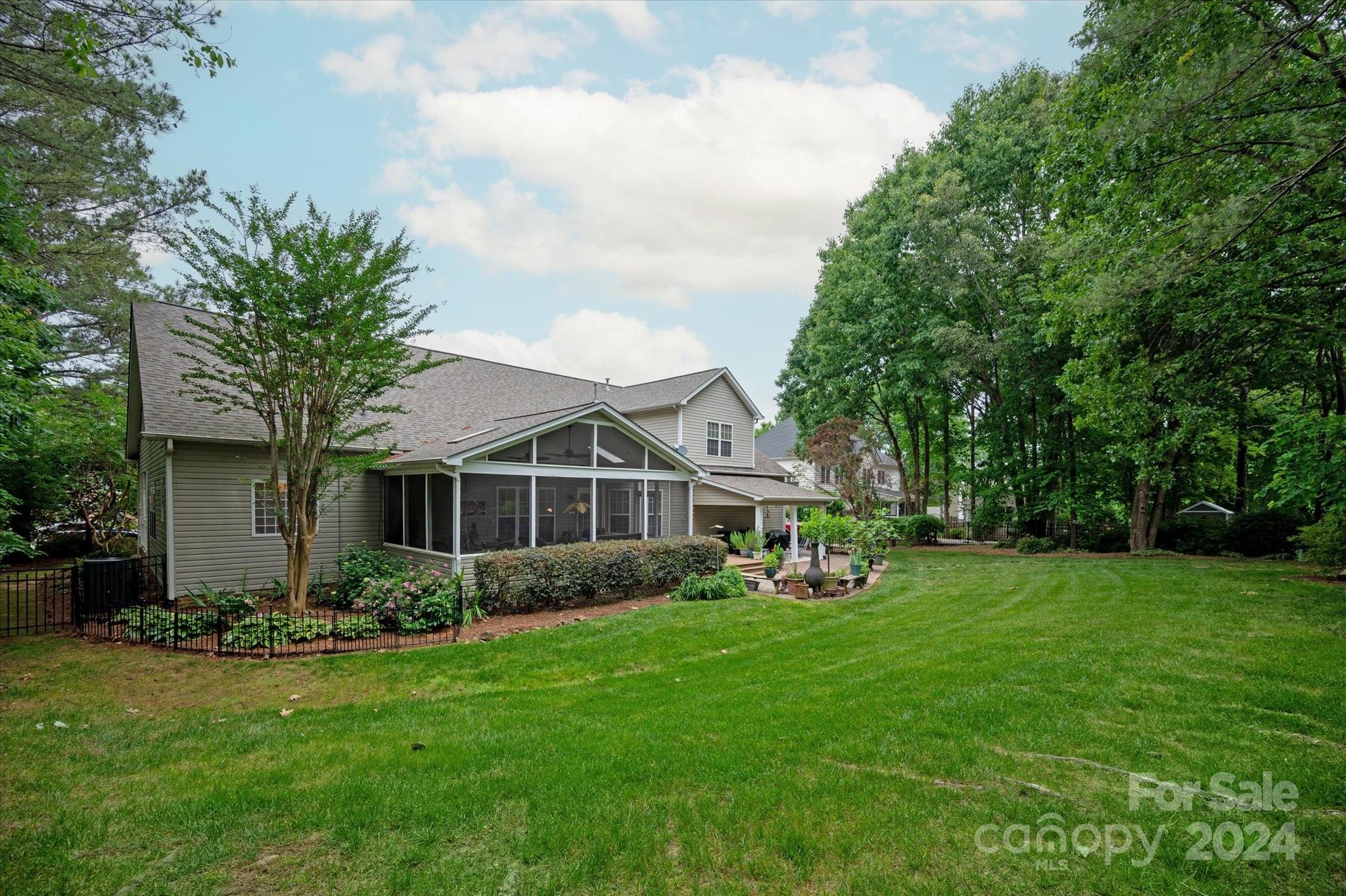 1025 Easthampton Lane