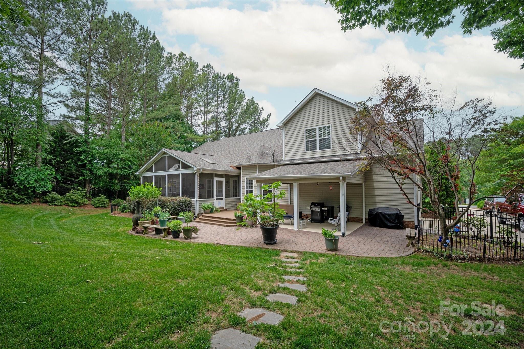 1025 Easthampton Lane