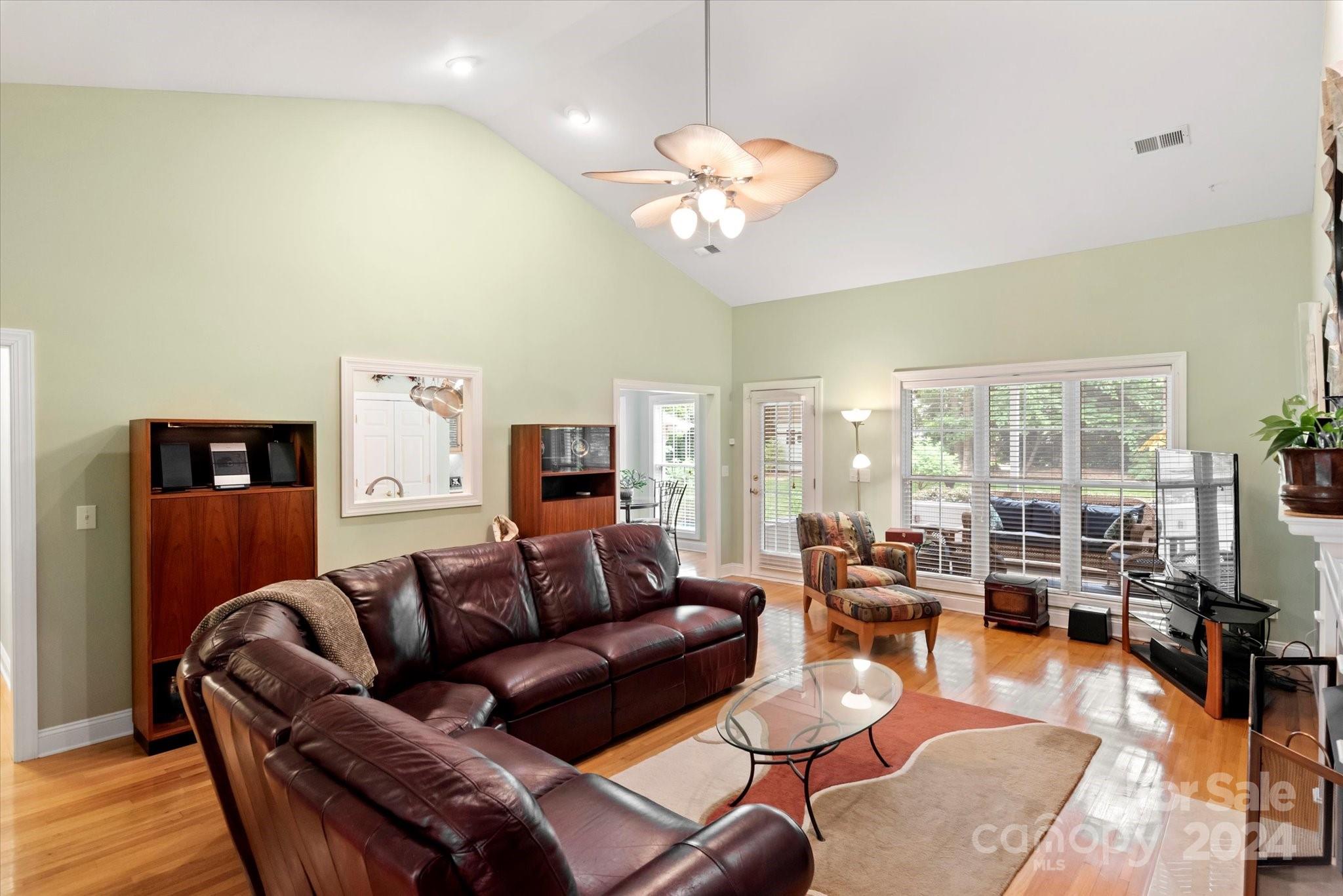 1025 Easthampton Lane