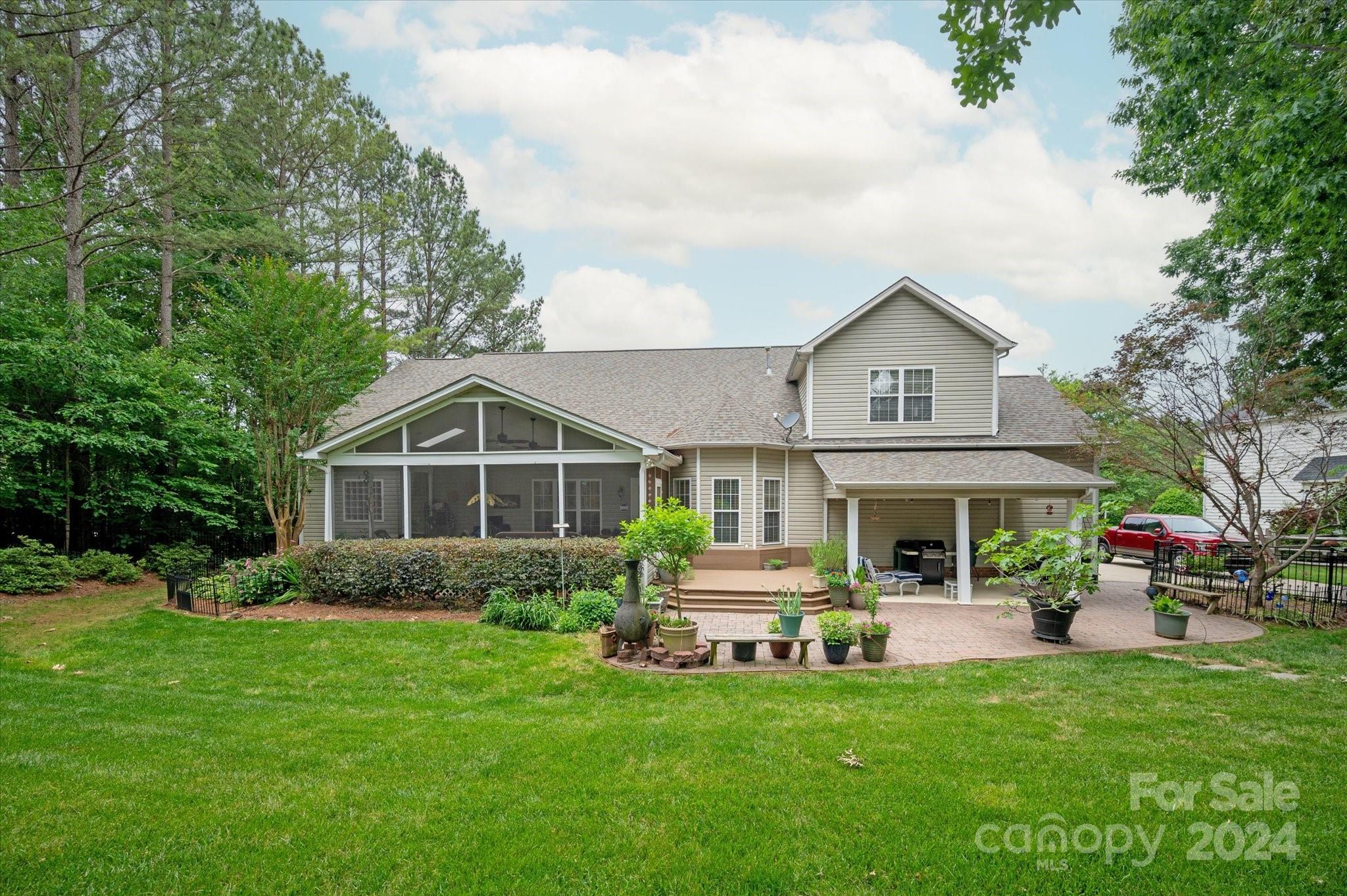 1025 Easthampton Lane