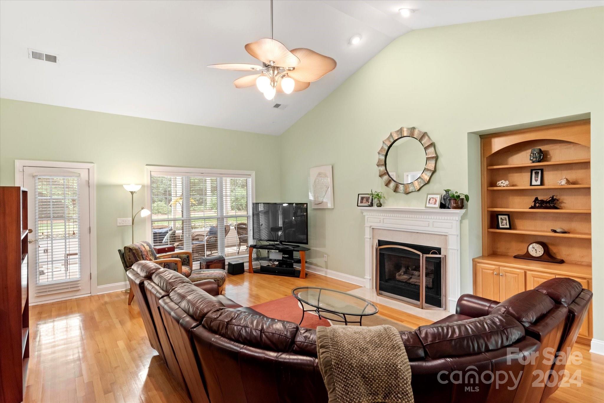 1025 Easthampton Lane