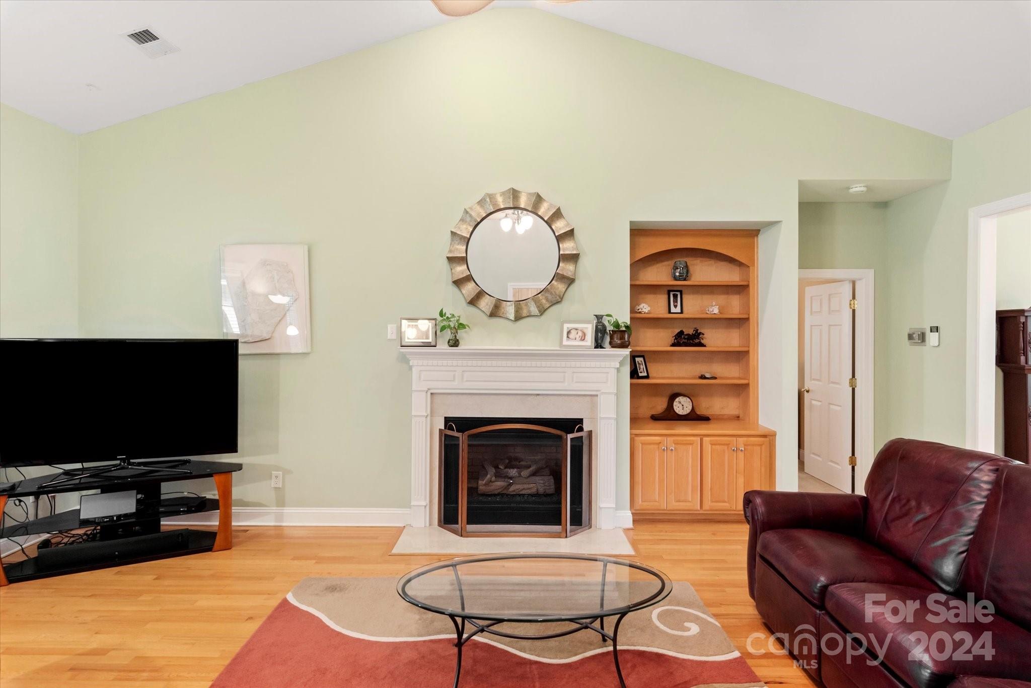 1025 Easthampton Lane