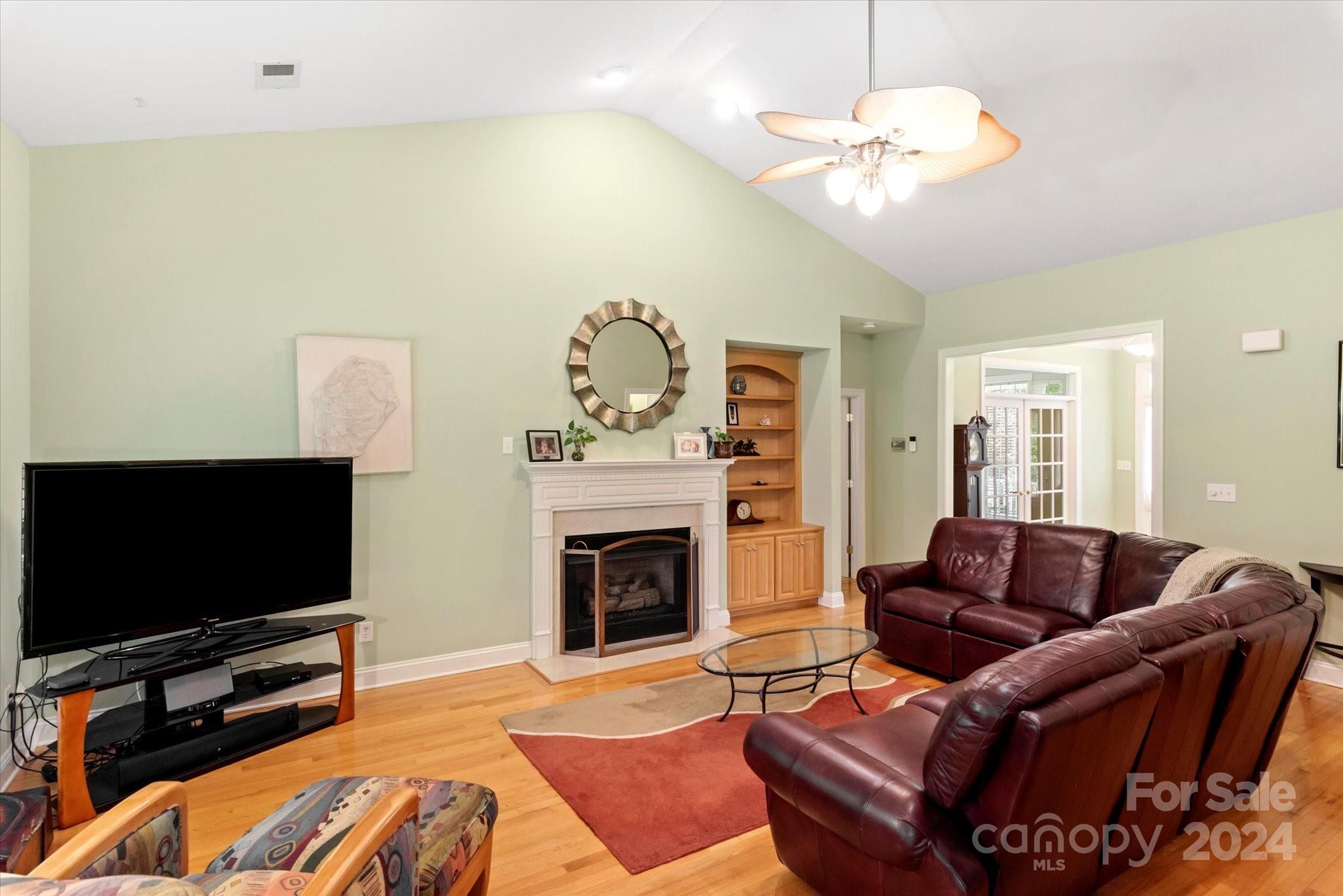 1025 Easthampton Lane