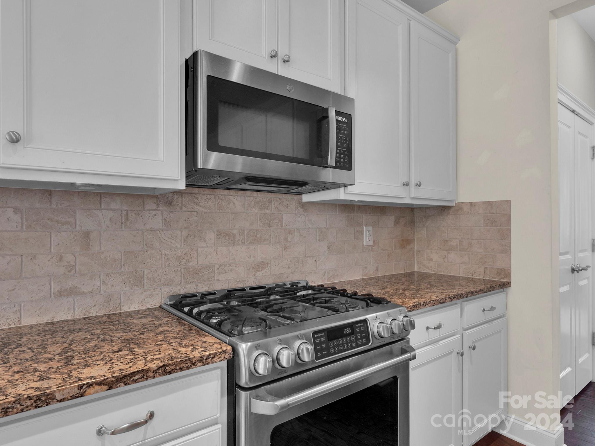 3800 Bronte Lane