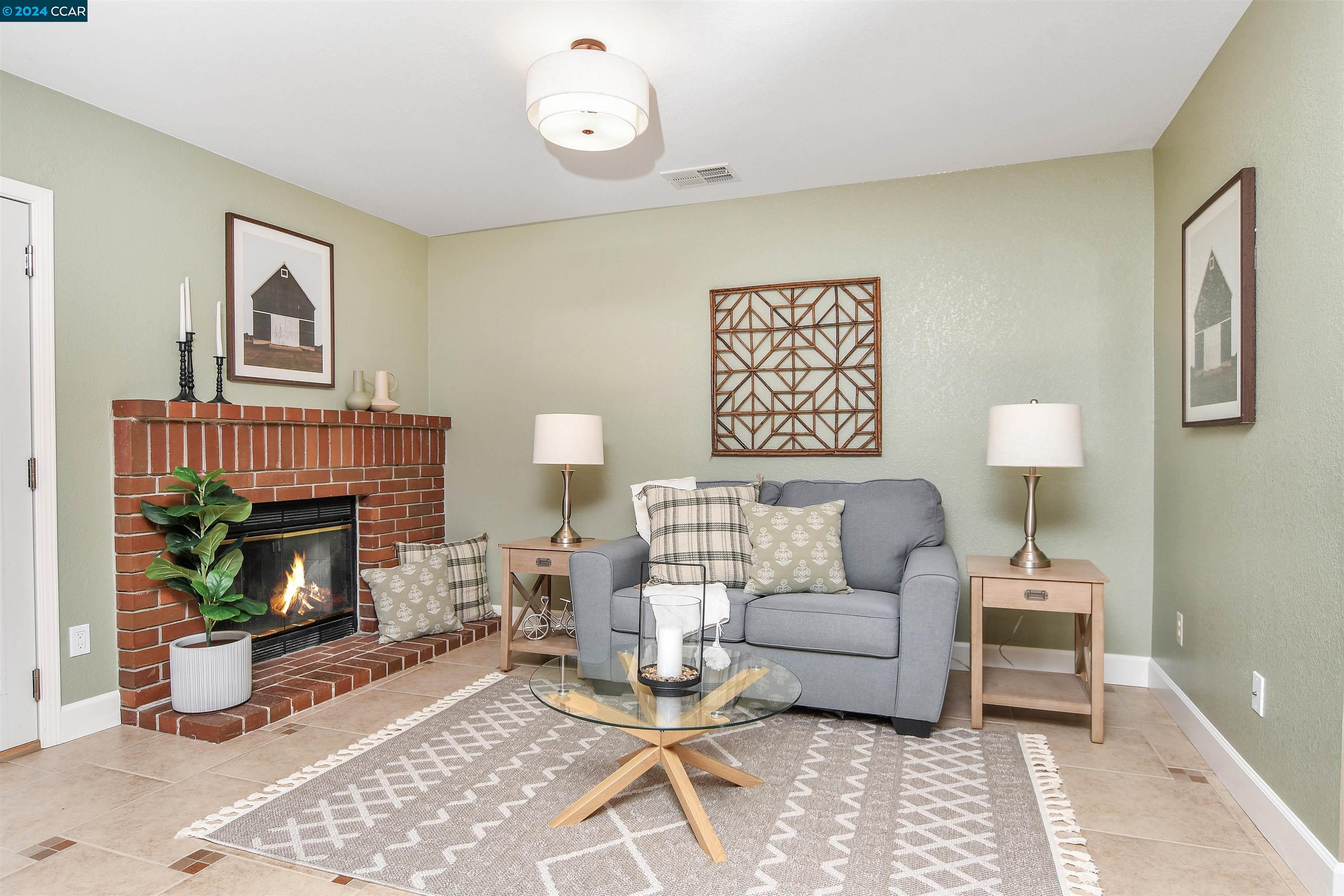 1053 Oakleaf Ct