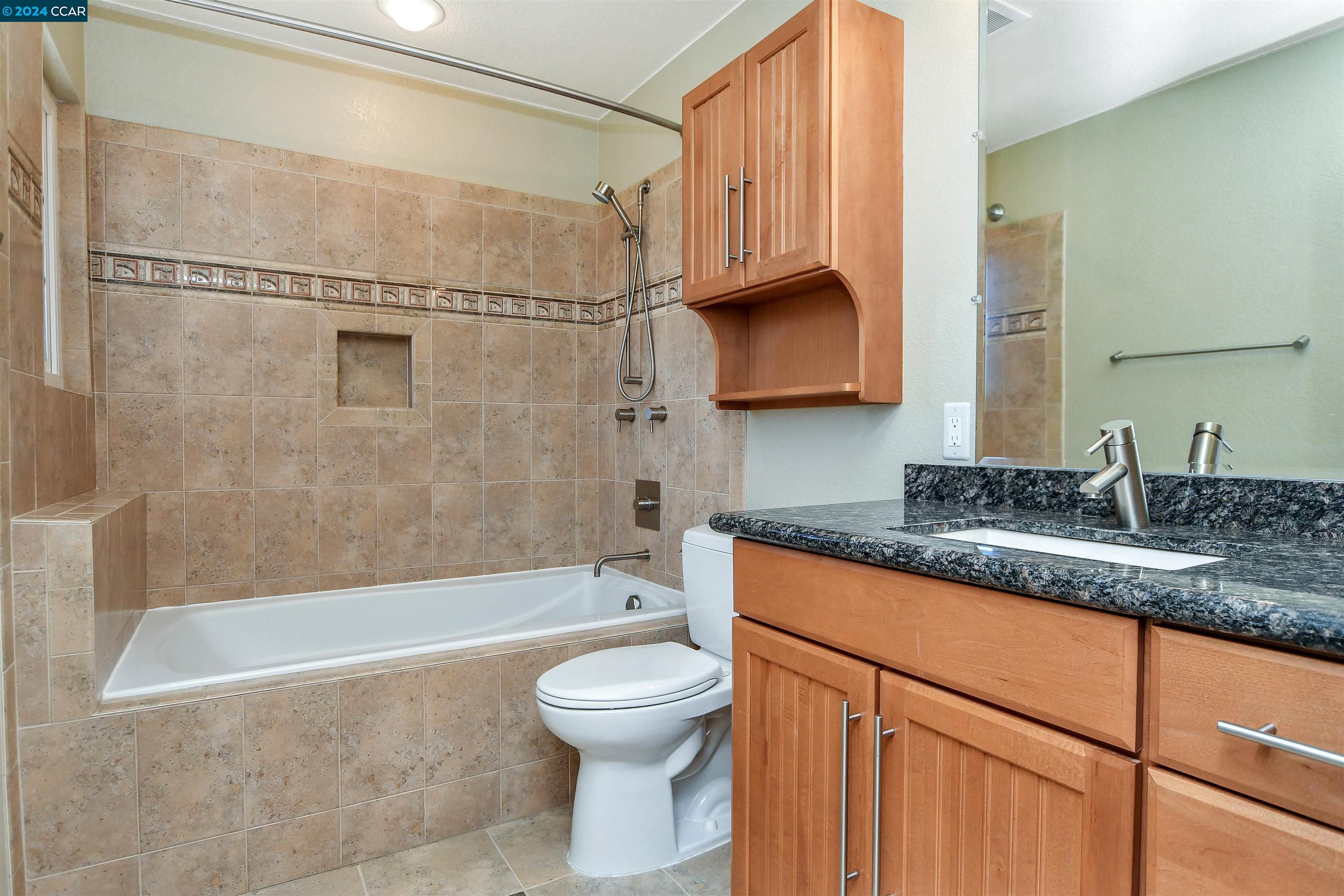 1053 Oakleaf Ct
