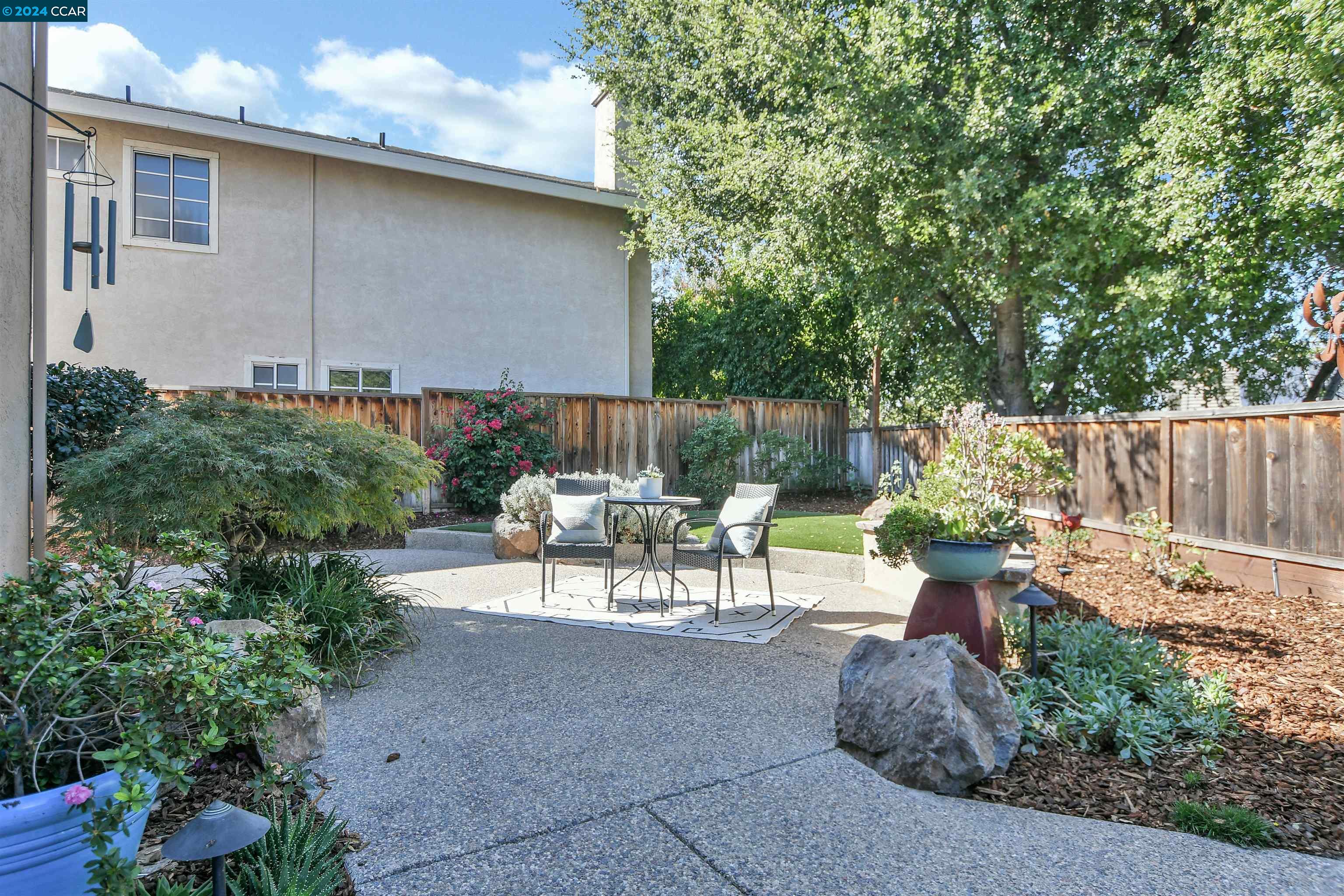 1053 Oakleaf Ct