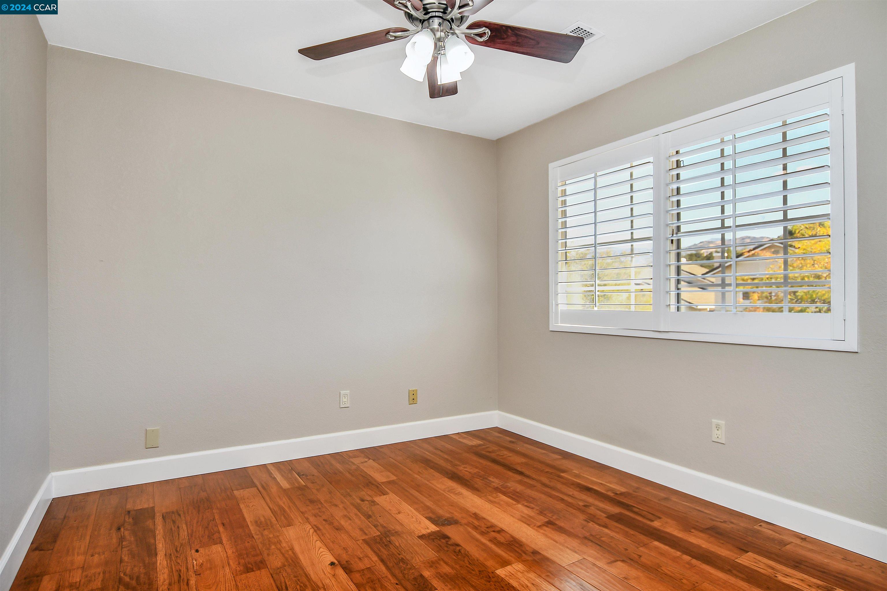 1053 Oakleaf Ct