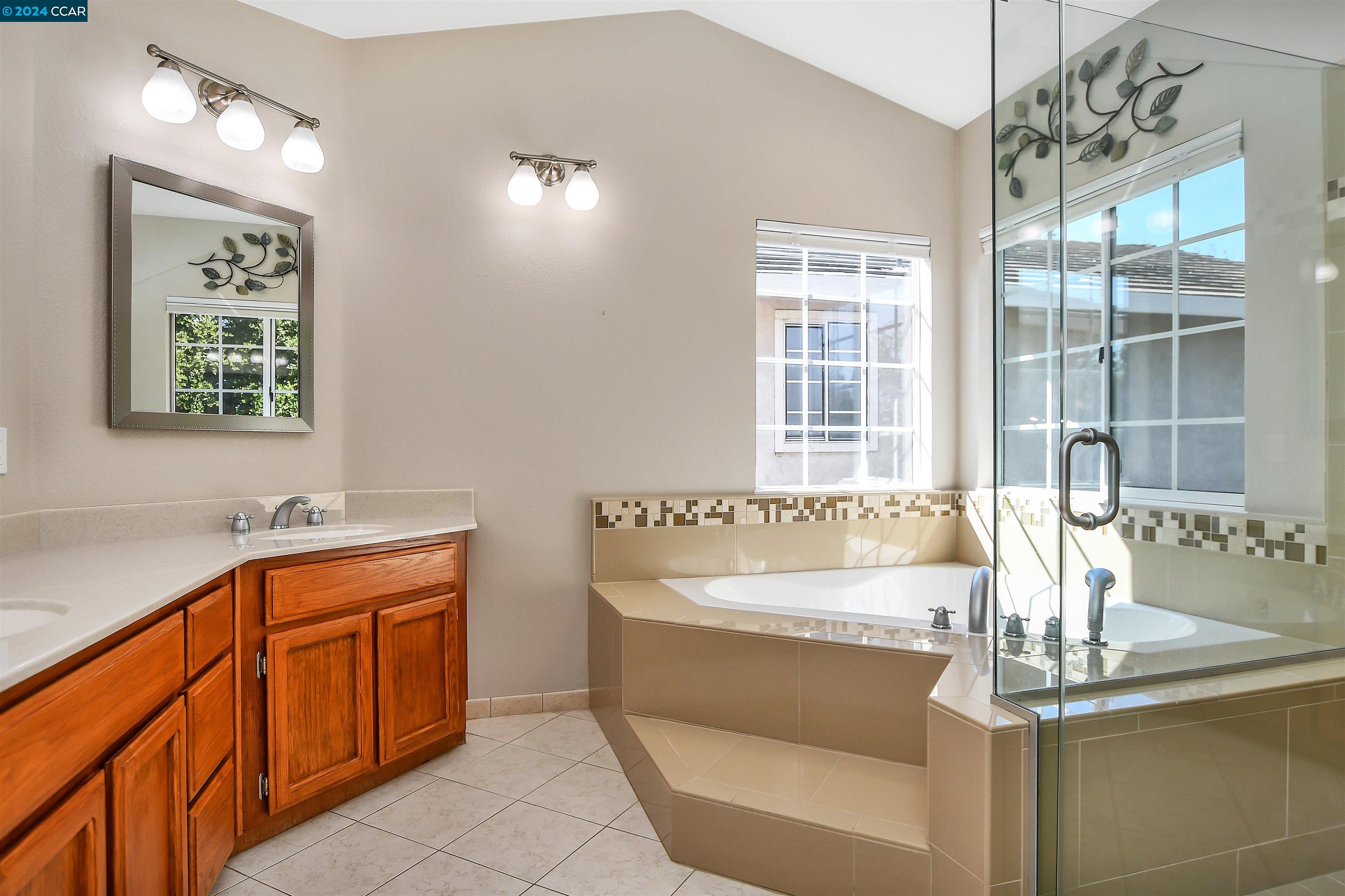 1053 Oakleaf Ct