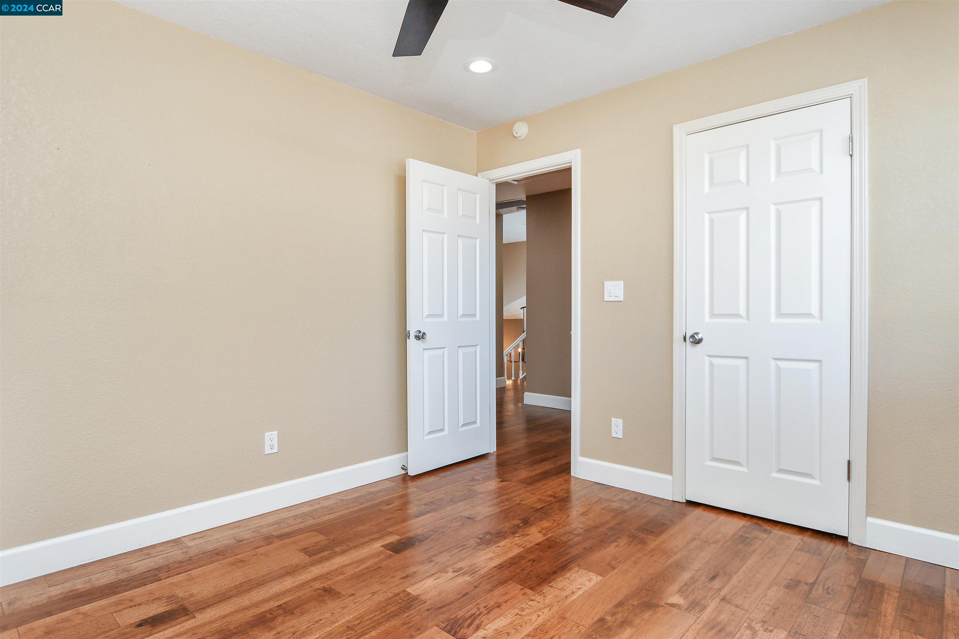 1053 Oakleaf Ct