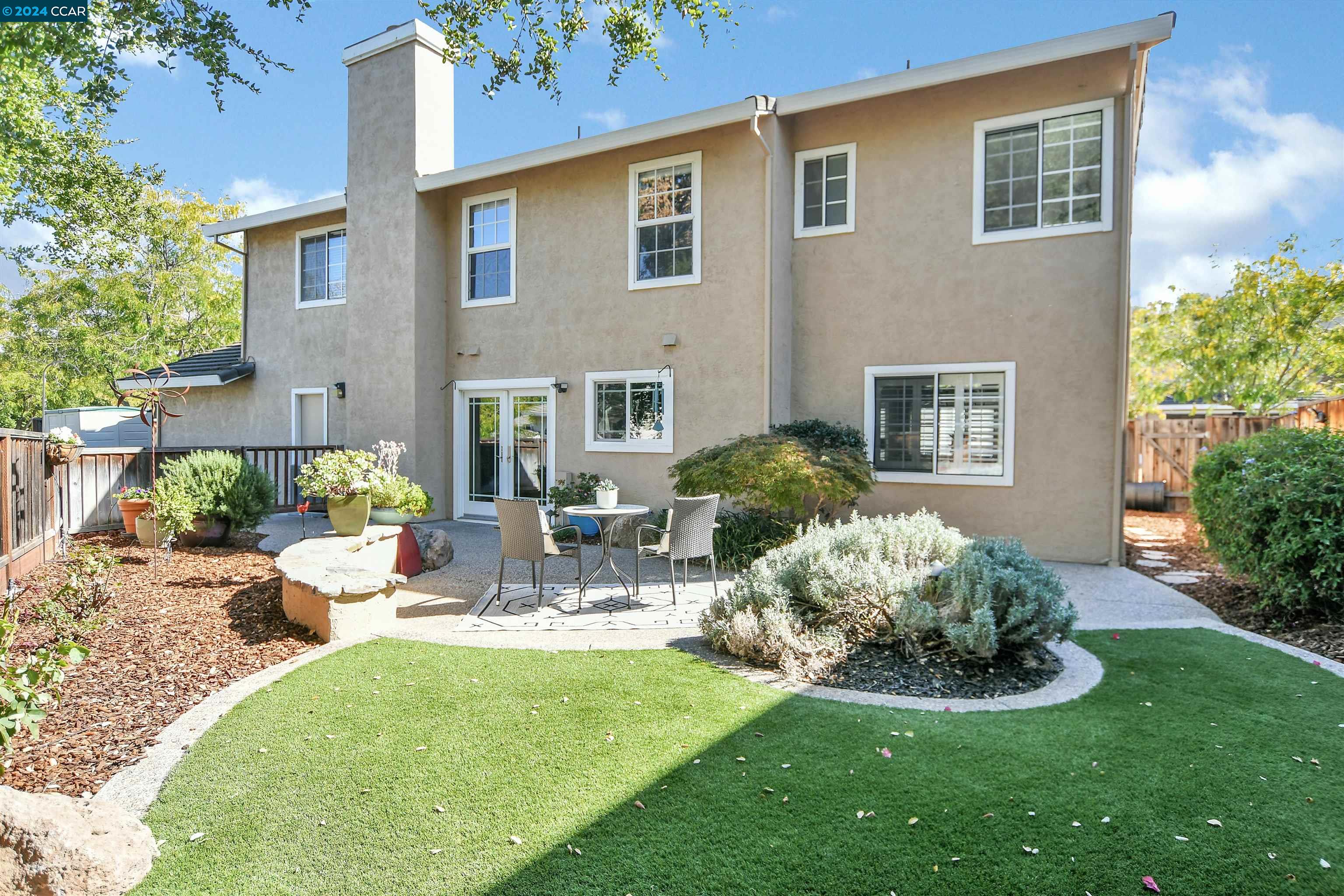 1053 Oakleaf Ct