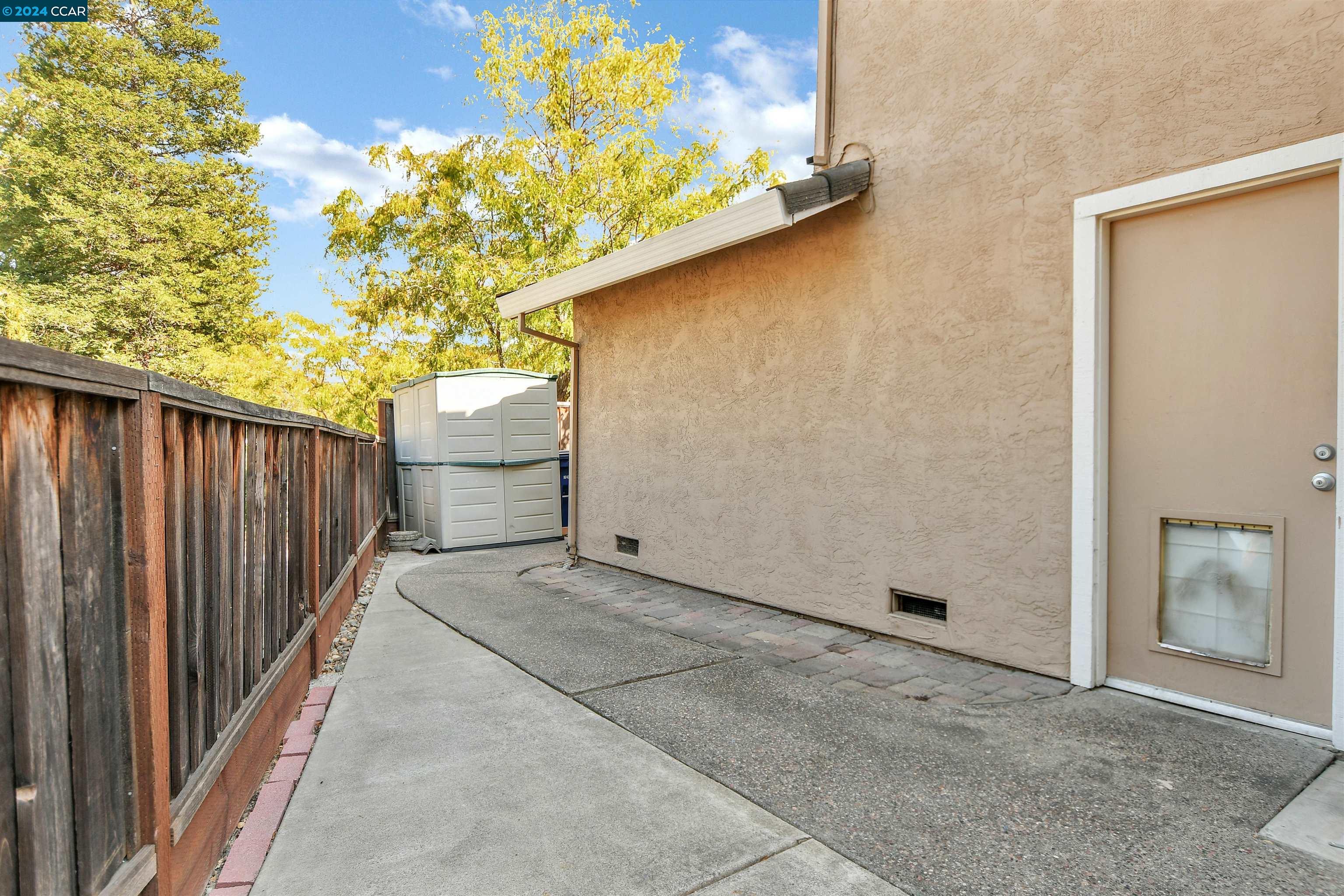 1053 Oakleaf Ct