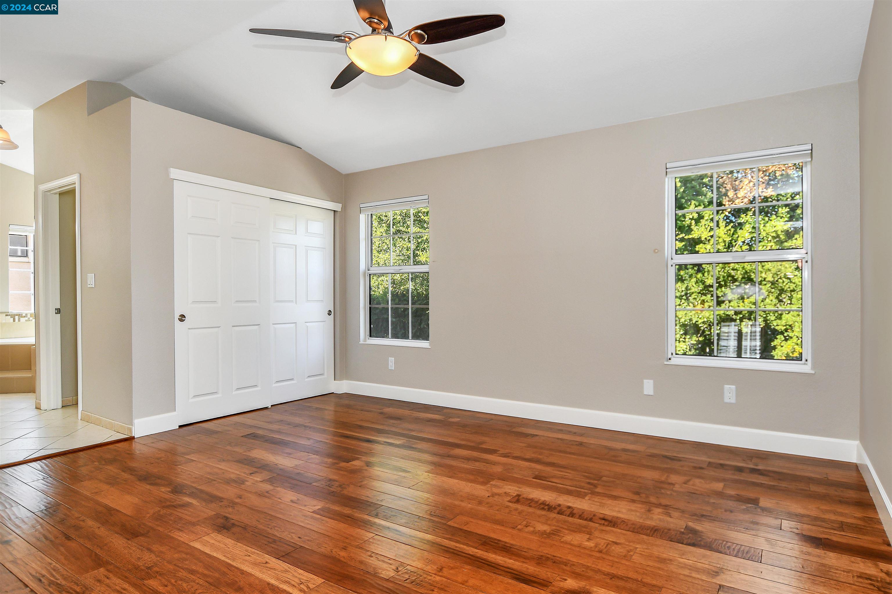1053 Oakleaf Ct
